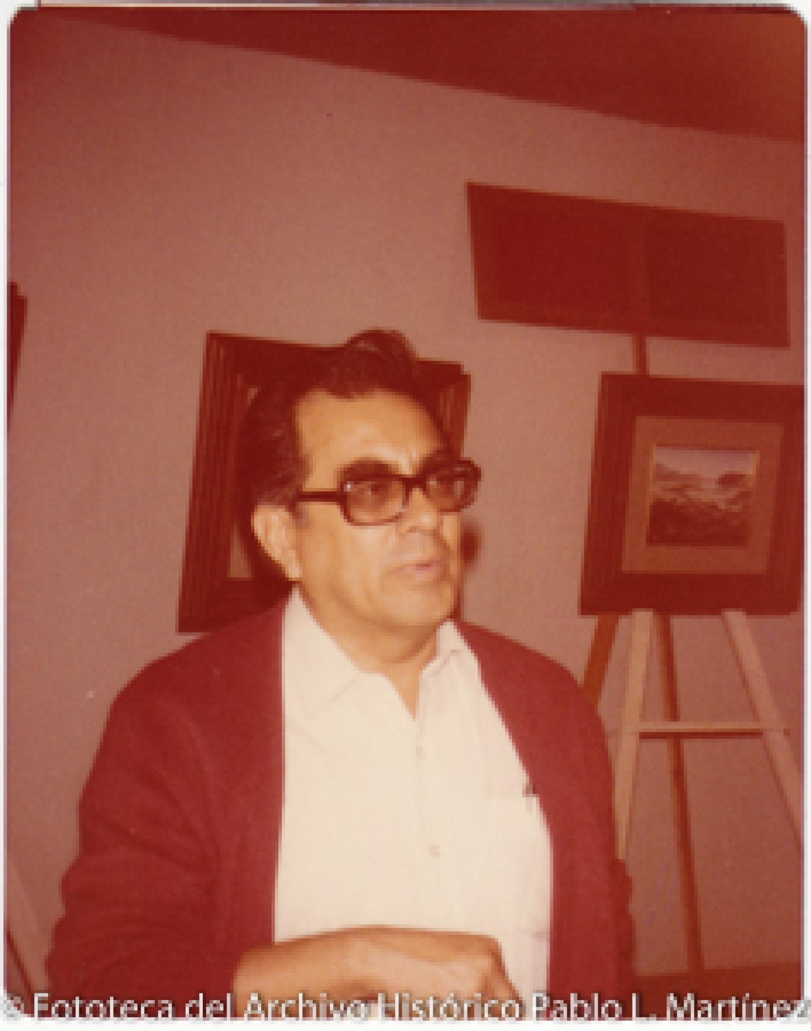 Hombre con anteojos, retrato.