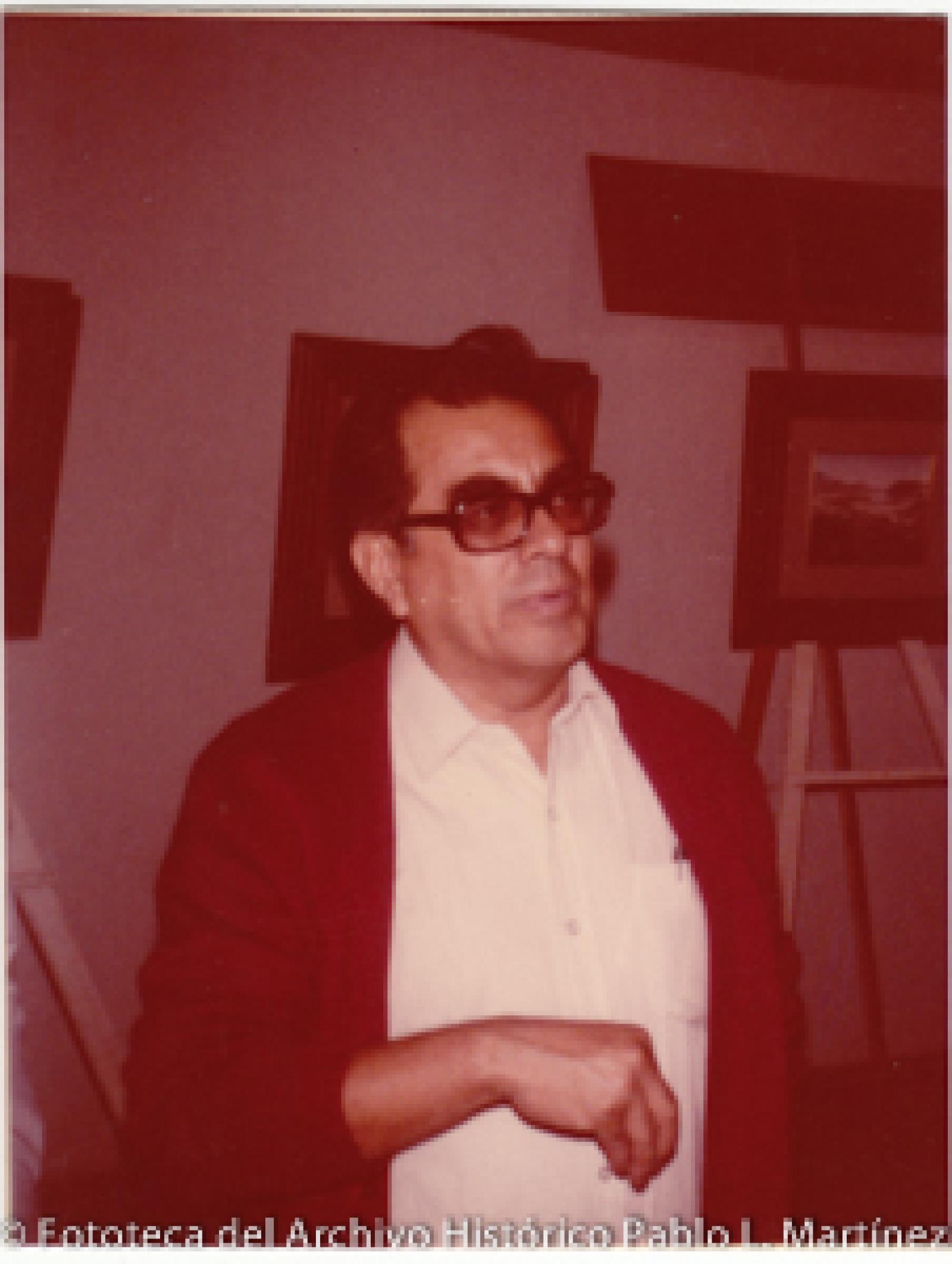 Hombre con anteojos, retrato.