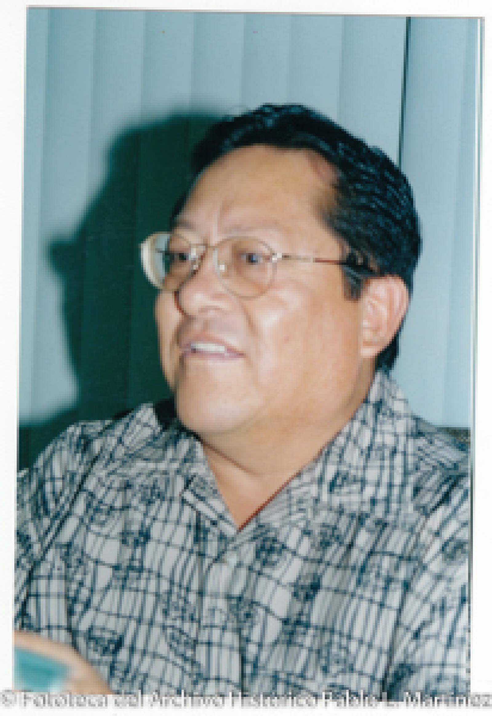 Hombre con anteojos, retrato.