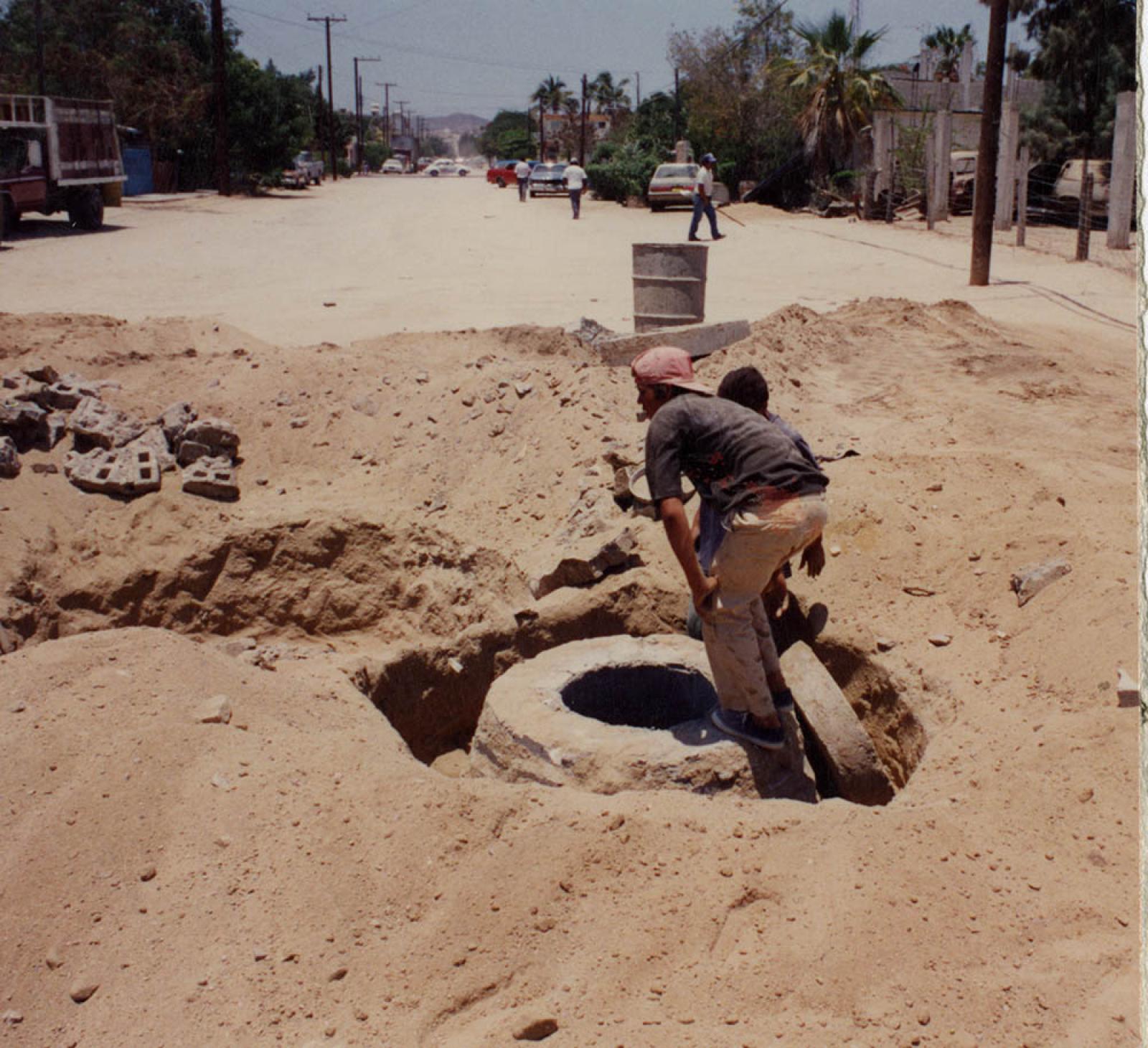 Hombre en trabajo de obra pública.