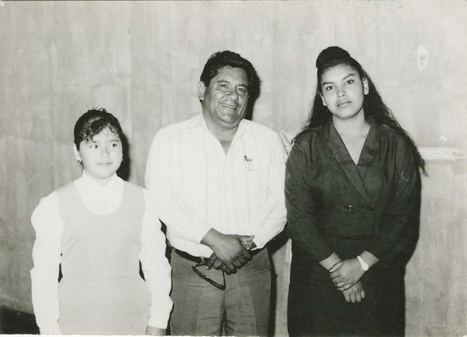 Hombre, mujer y niña.