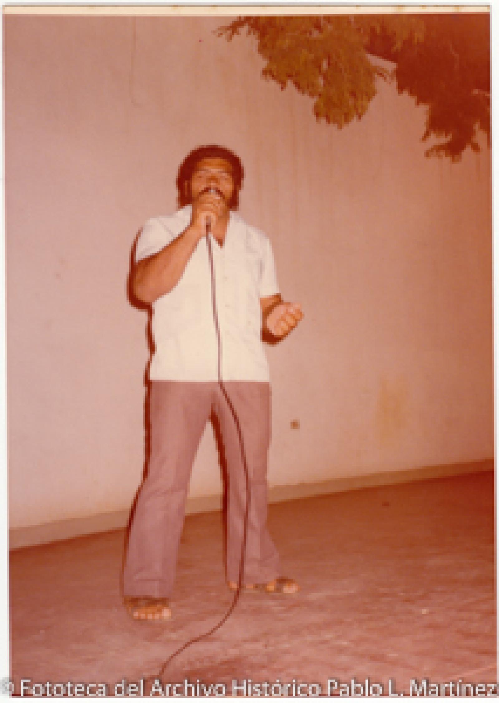 Hombre que canta.
