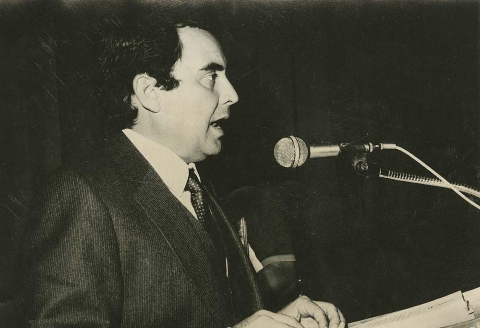 Hombre que da discurso.