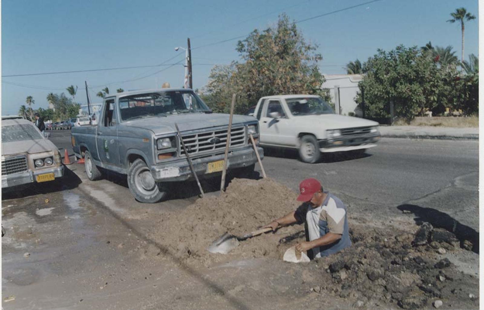 Hombre que labora en obra pública.