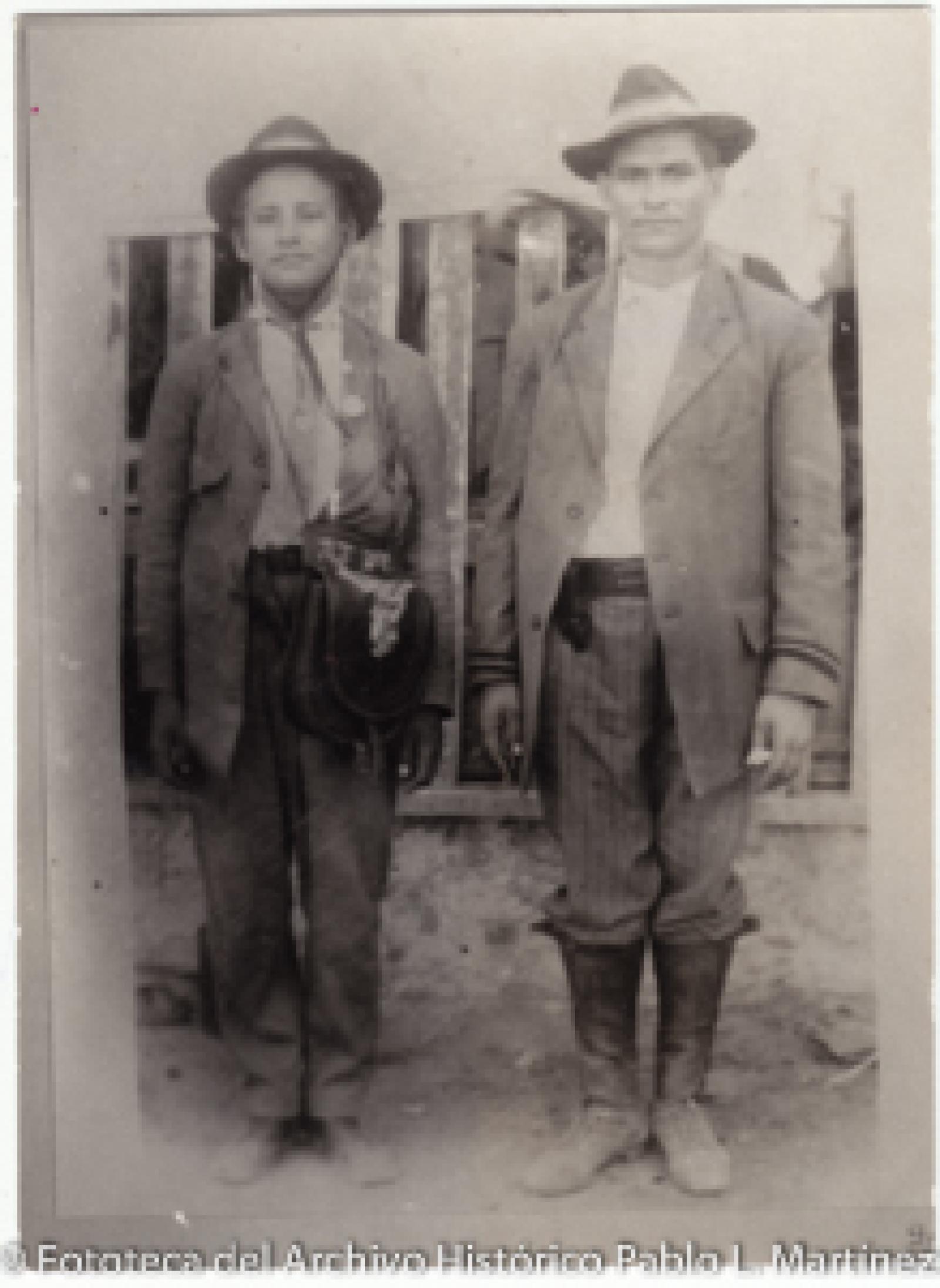 Hombres con sombrero, retrato.
