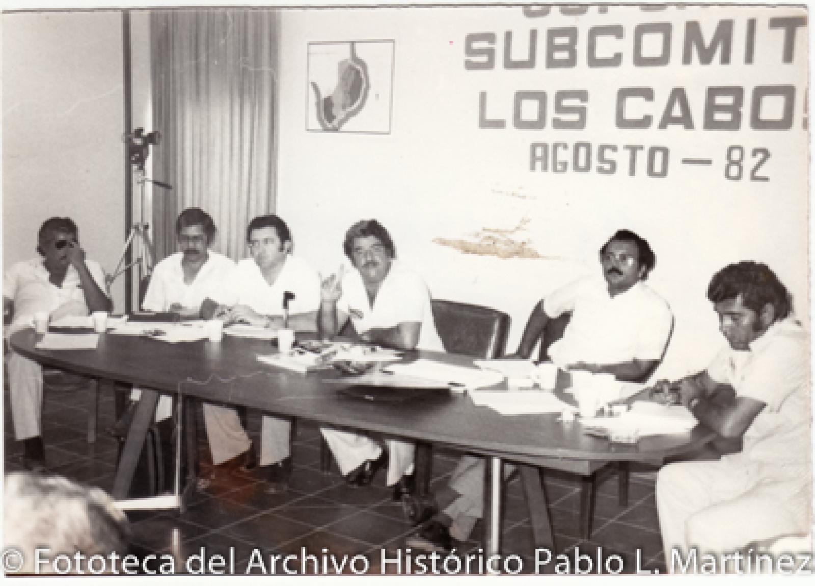 Hombres en reunión de trabajo.