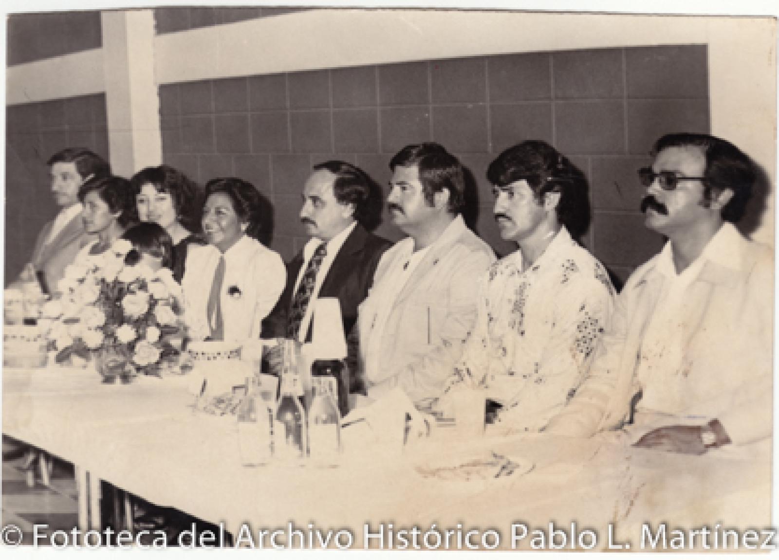 Hombres y mujeres en presidio.