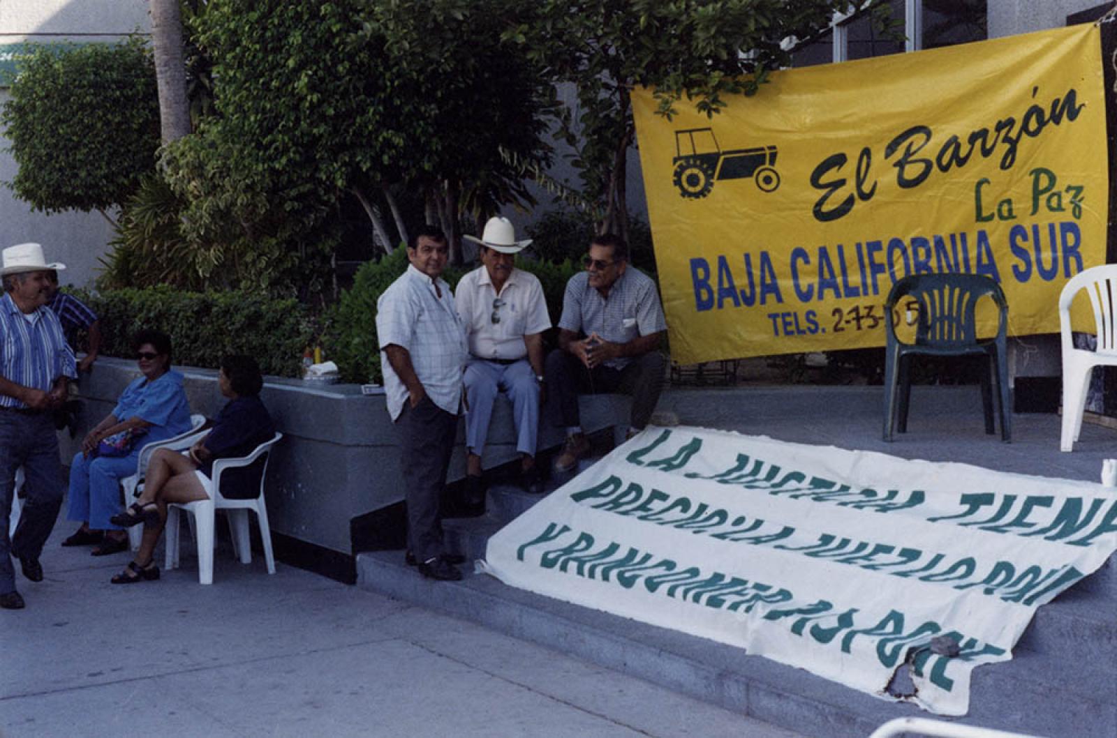 Hombres y mujeres, movimiento El Barzón.