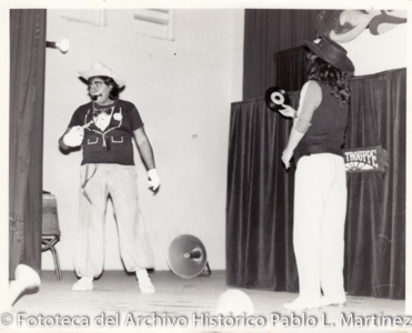 Hombres y mujeres, retrato de grupo