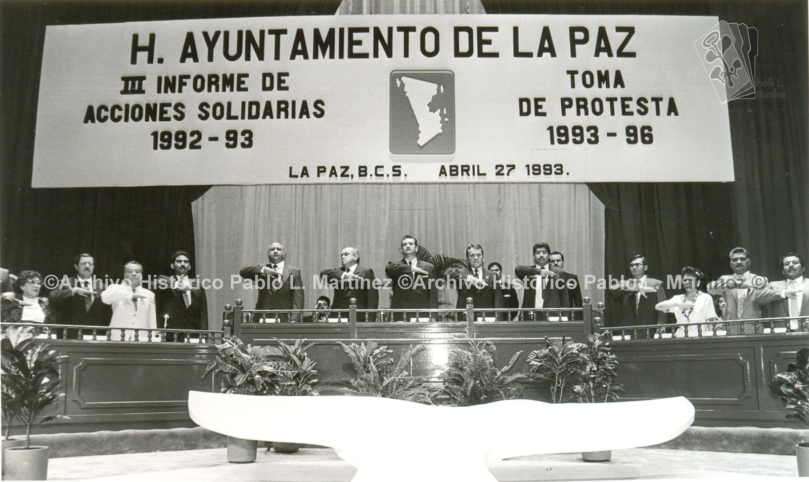 Honores a la bandera durante la toma de protesta de Adan Ruffo Velarde como presidente municipal de La Paz, Baja California Sur.