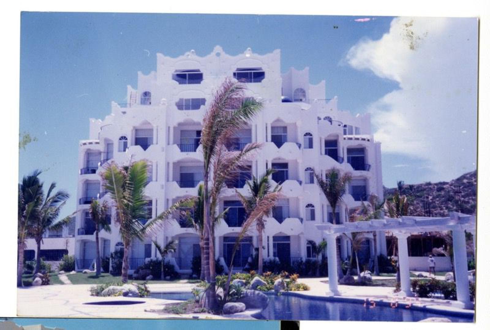 Hotel, arquitectura civil.