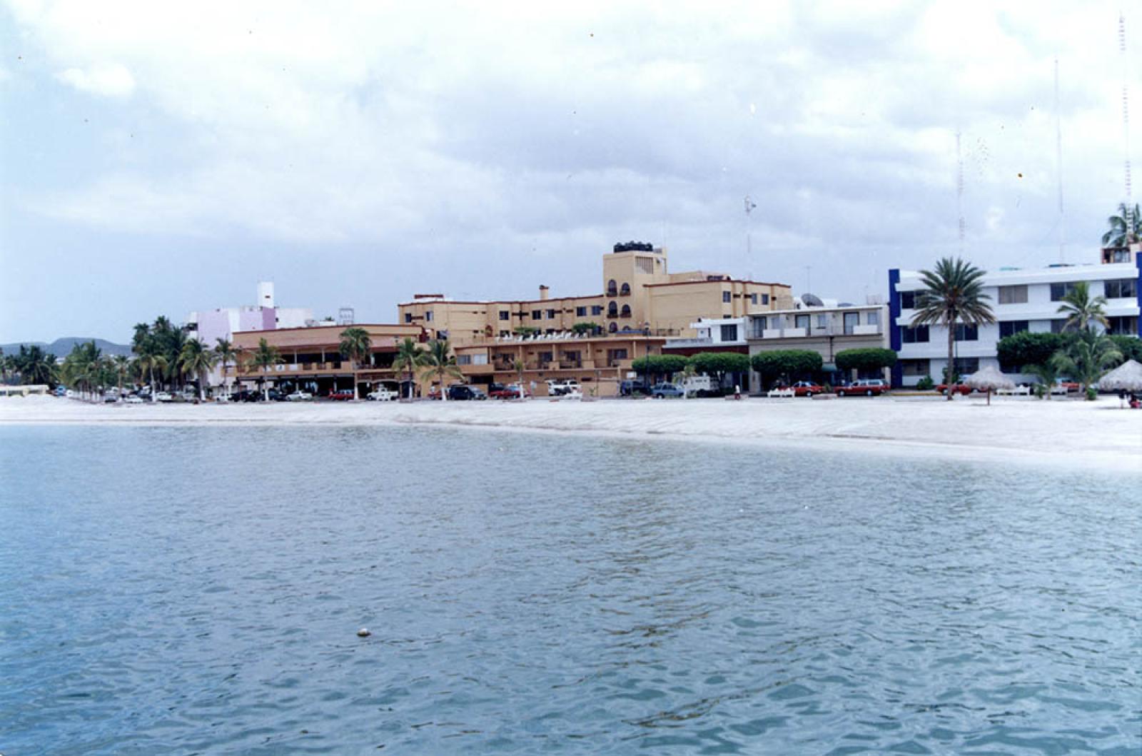 Hotel La Perla. La Paz, Baja California.