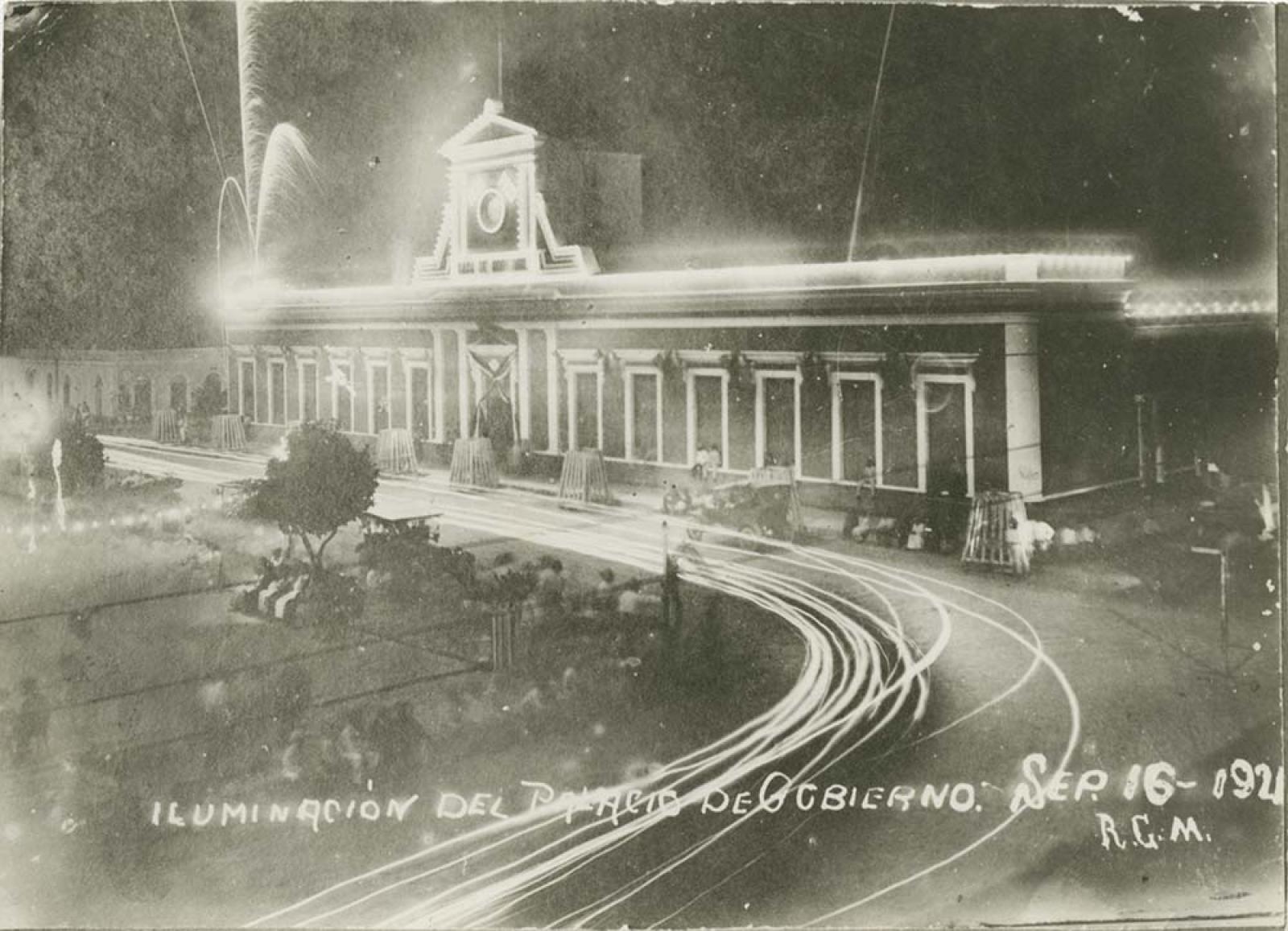 “Iluminación del Palacio de Gobierno.”