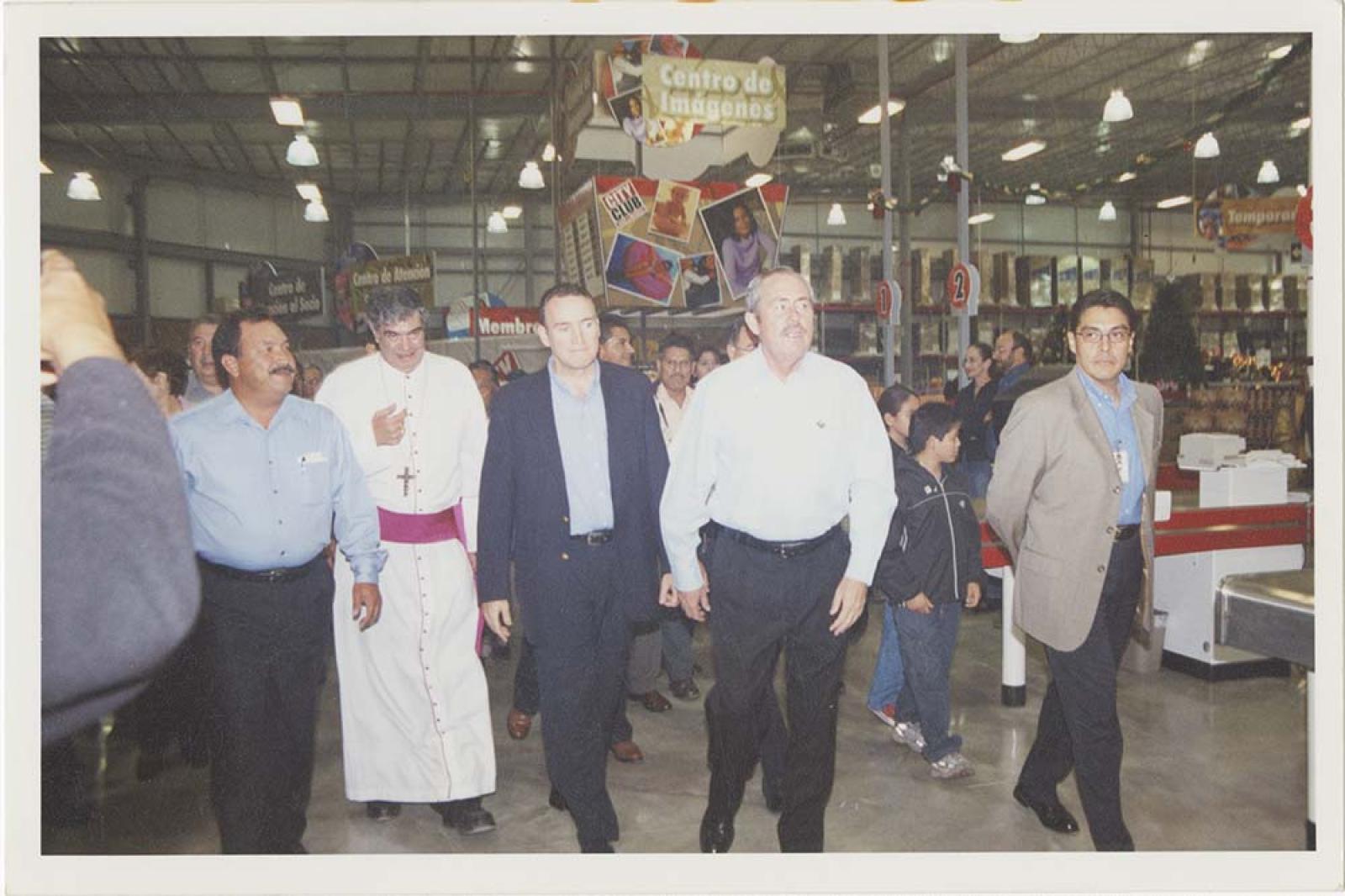 Inauguración de centro comercial.