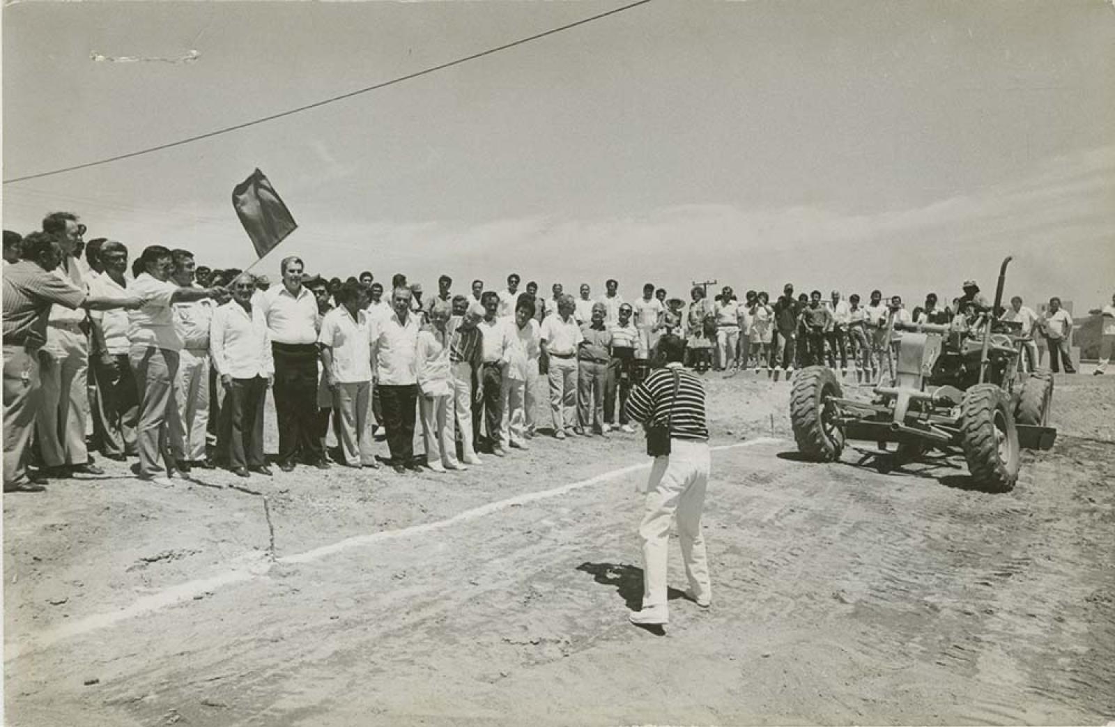 Inauguración  de construcción de carretera.
