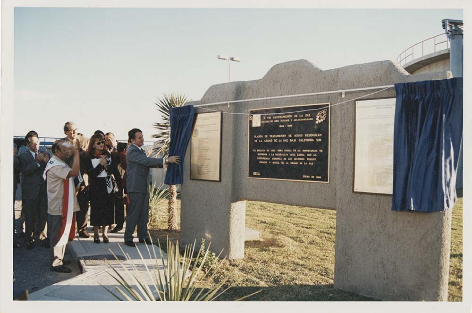 Inauguración de la planta de tratamiento de aguas residuales.