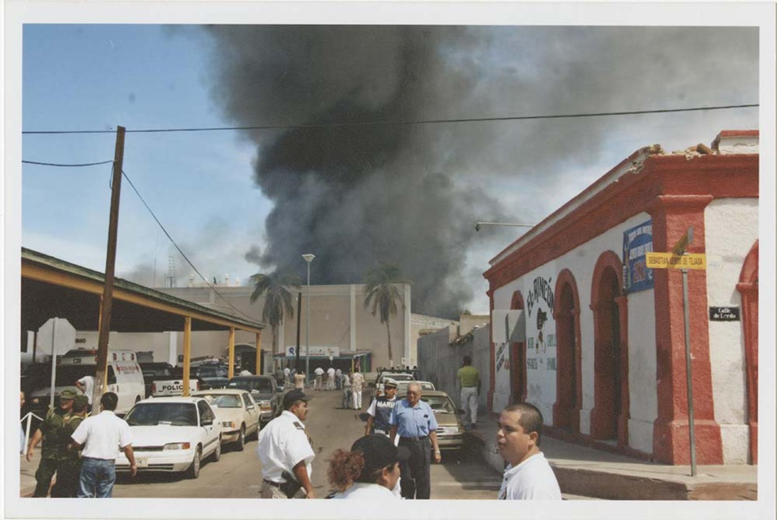 Incendio asola instalaciones de La Perla de La Paz.