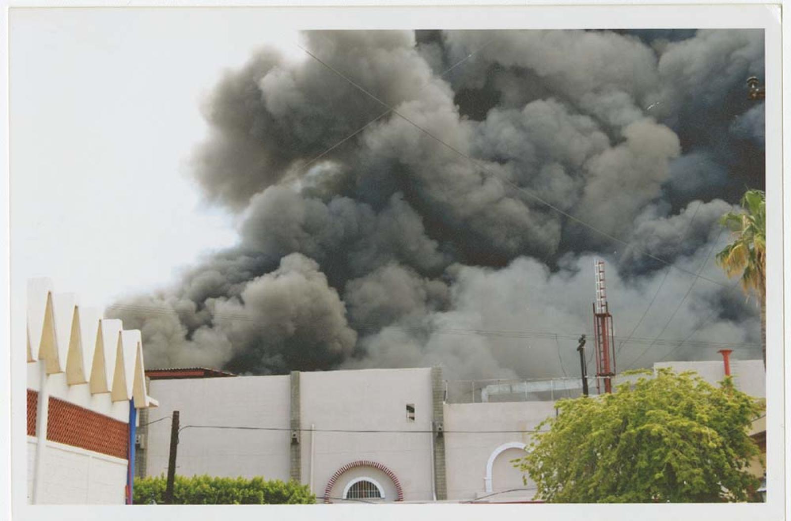 Incendio en comercio La Perla de La Paz.