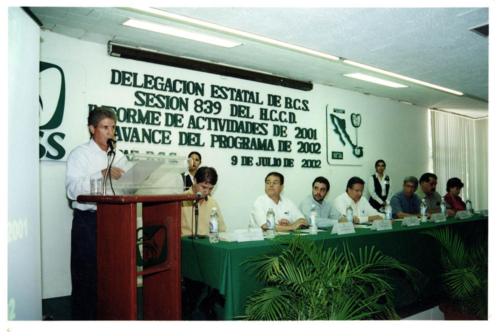 Informe de actividades de 2001 y avance del programa de 2002. Evento del Instituto Mexicano del Seguro Social.