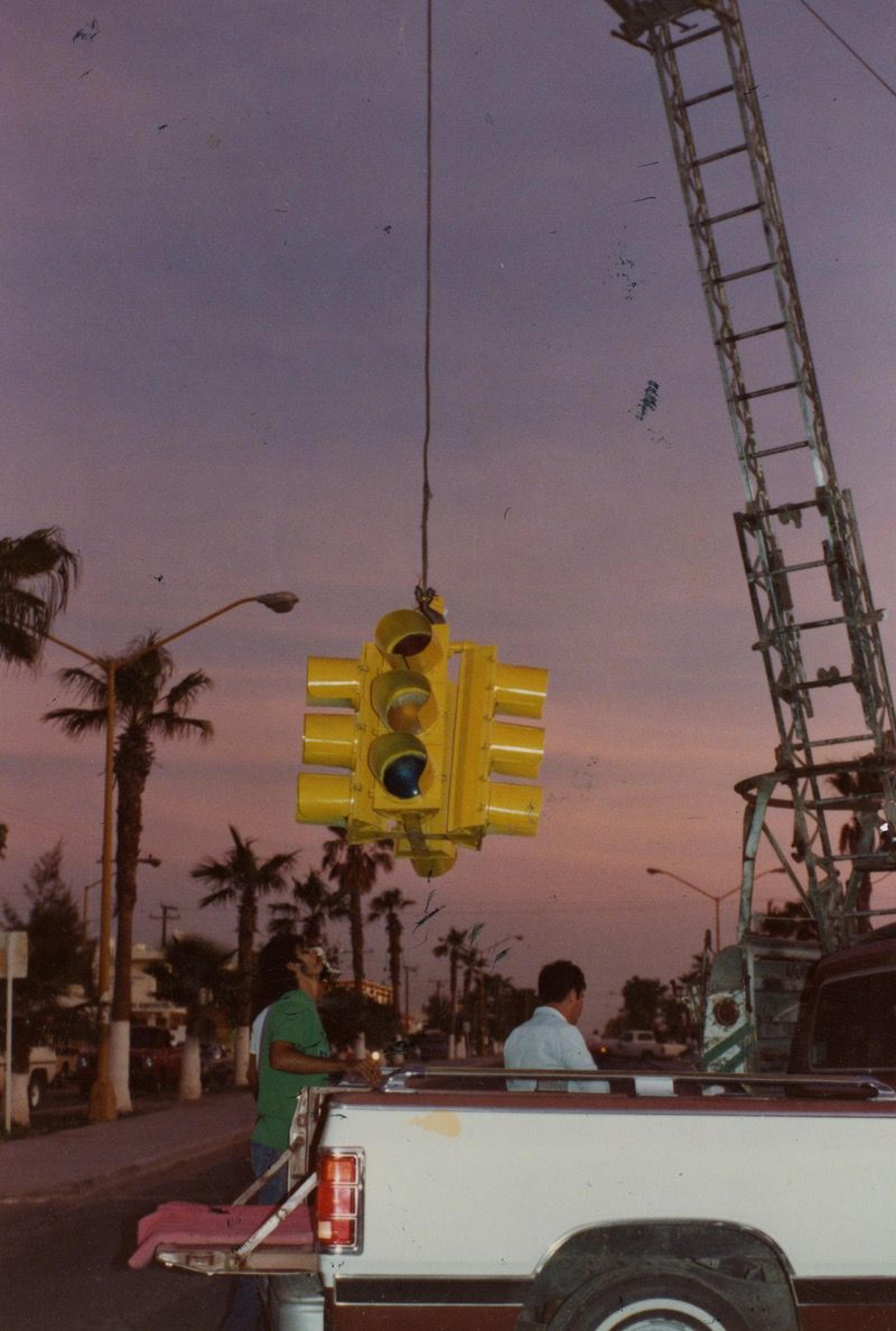 “Instalación de semáforo en el boulevard Olachea en Ciudad Constitución, Baja California Sur”.
