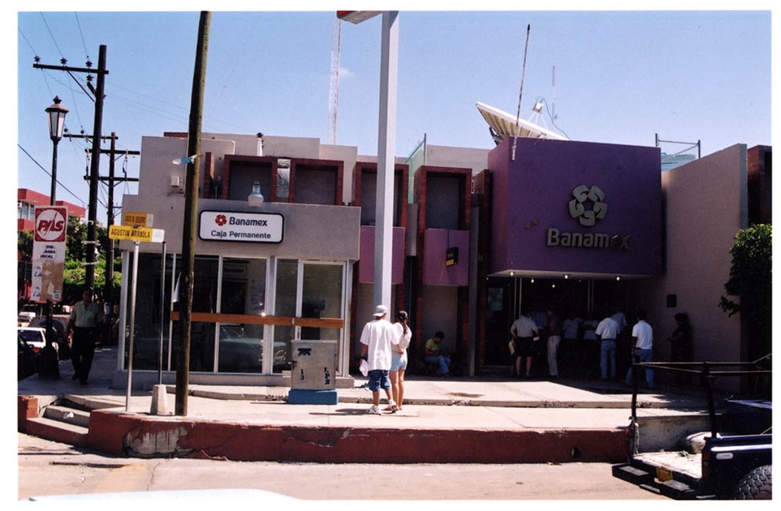 Instalaciones de Banamex sobre la calle Agustín Arriola, La Paz.