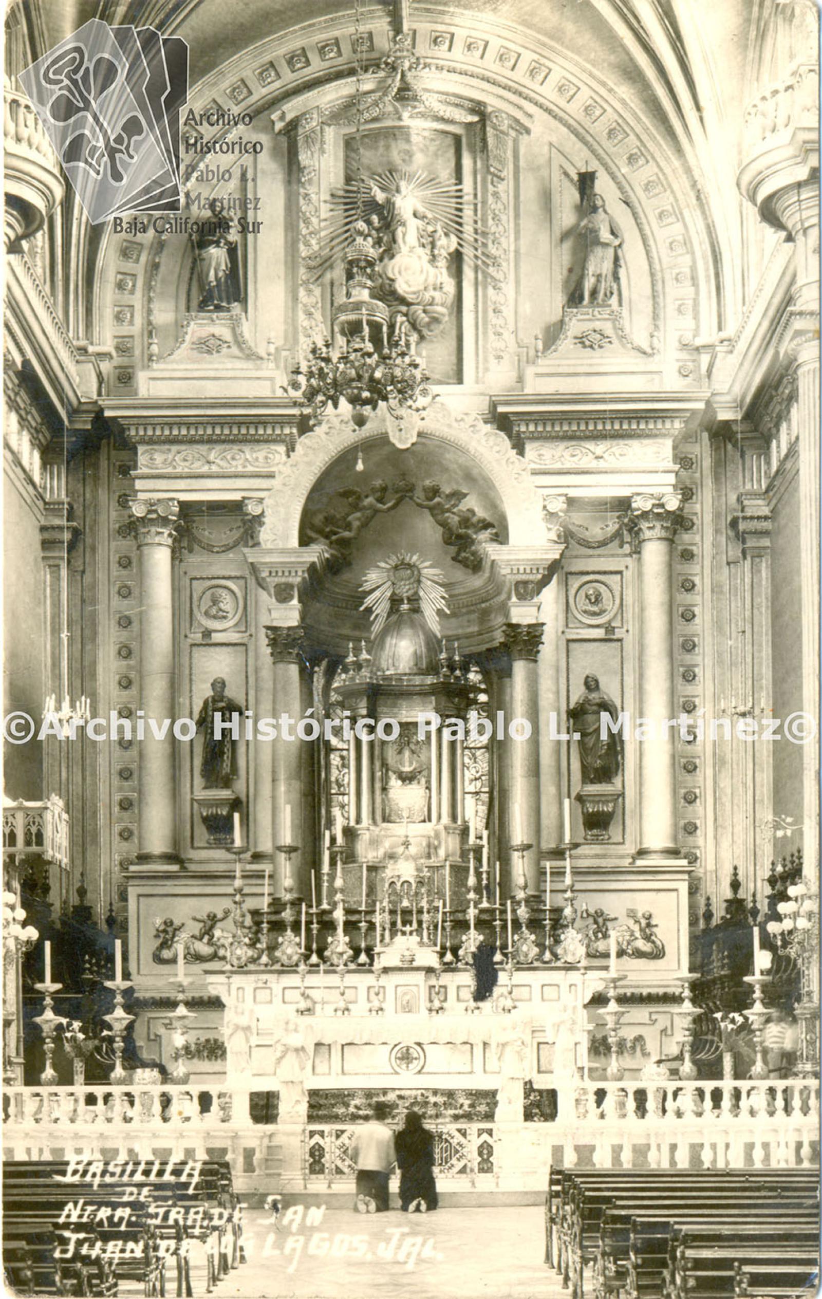 Interior de la basílica de San Juan de Los Lagos, Jalisco.
