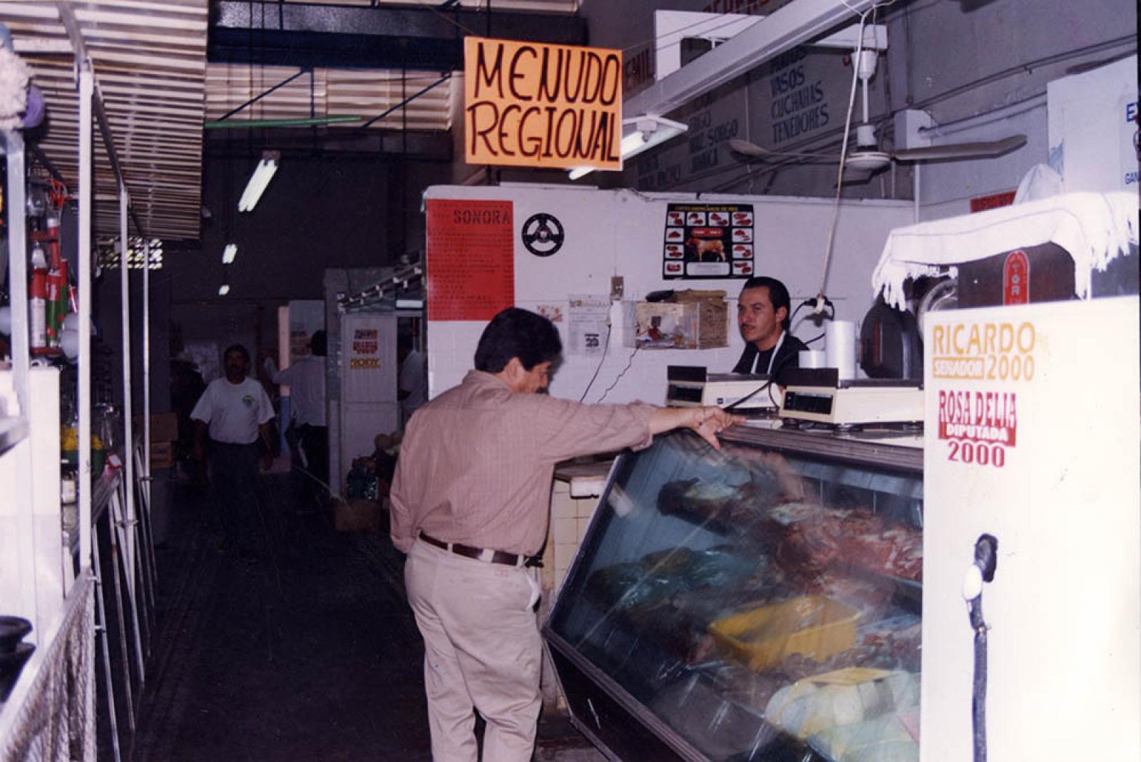 Interior de mercado.