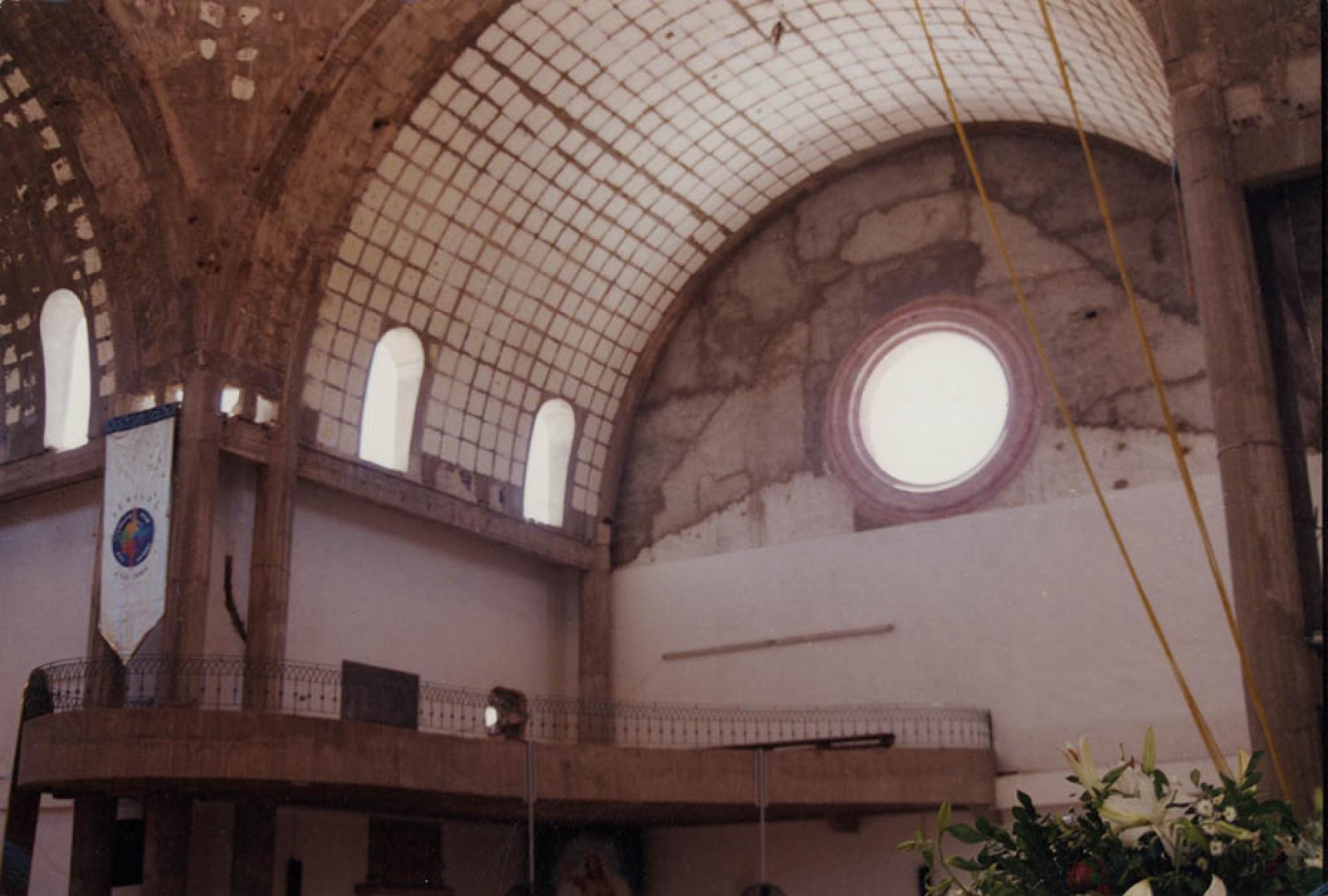 Interior de nave lateral del Santuario de Nuestra Señora de Guadalupe, en construcción.