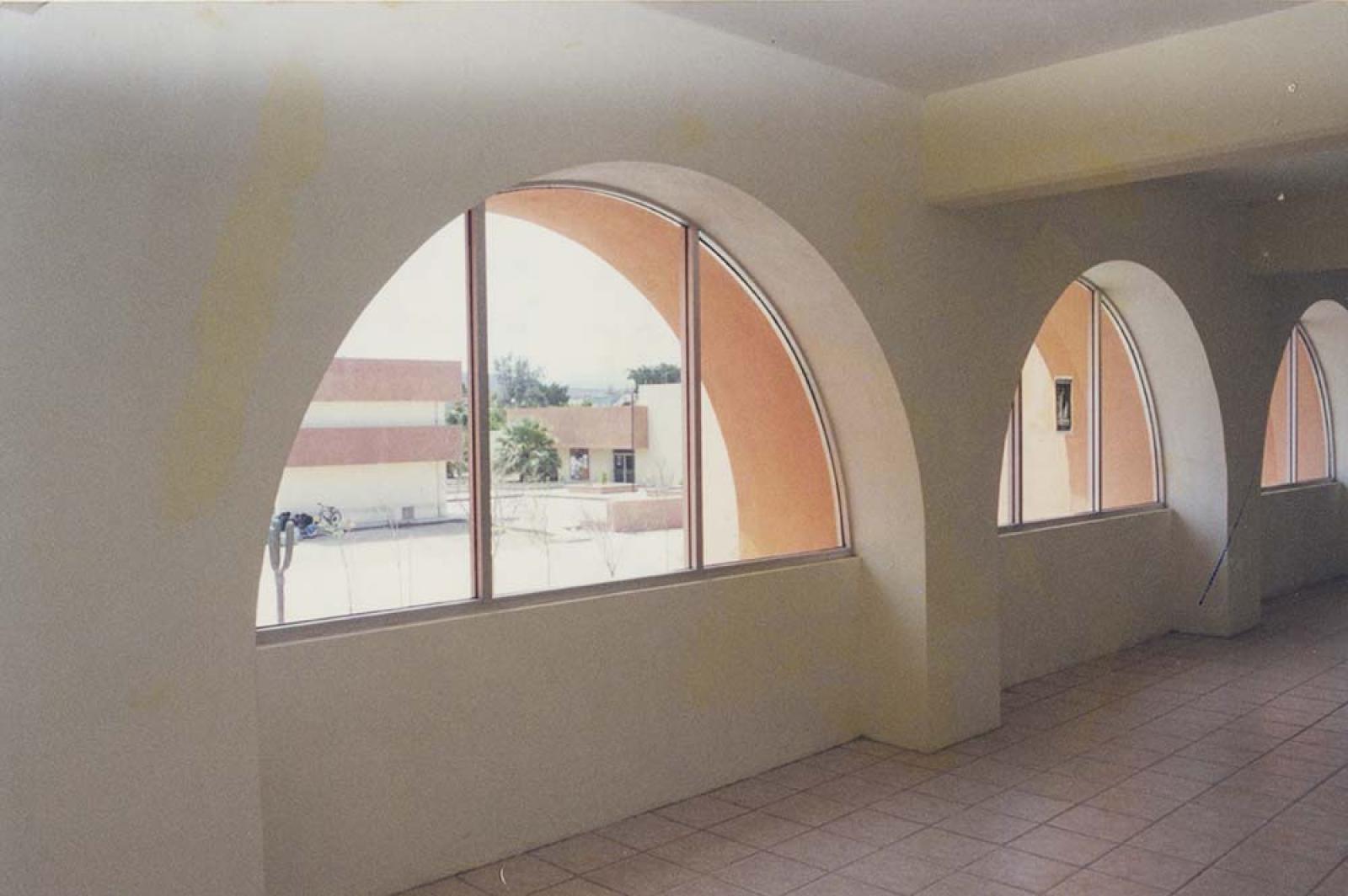 Interior de salones de la Universidad Autónoma de Baja California Sur.