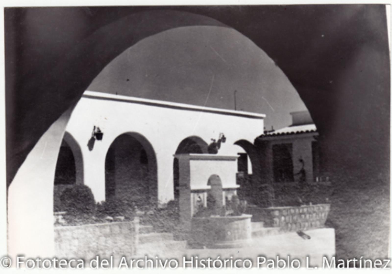 “Interior del hotel Los Arcos”.