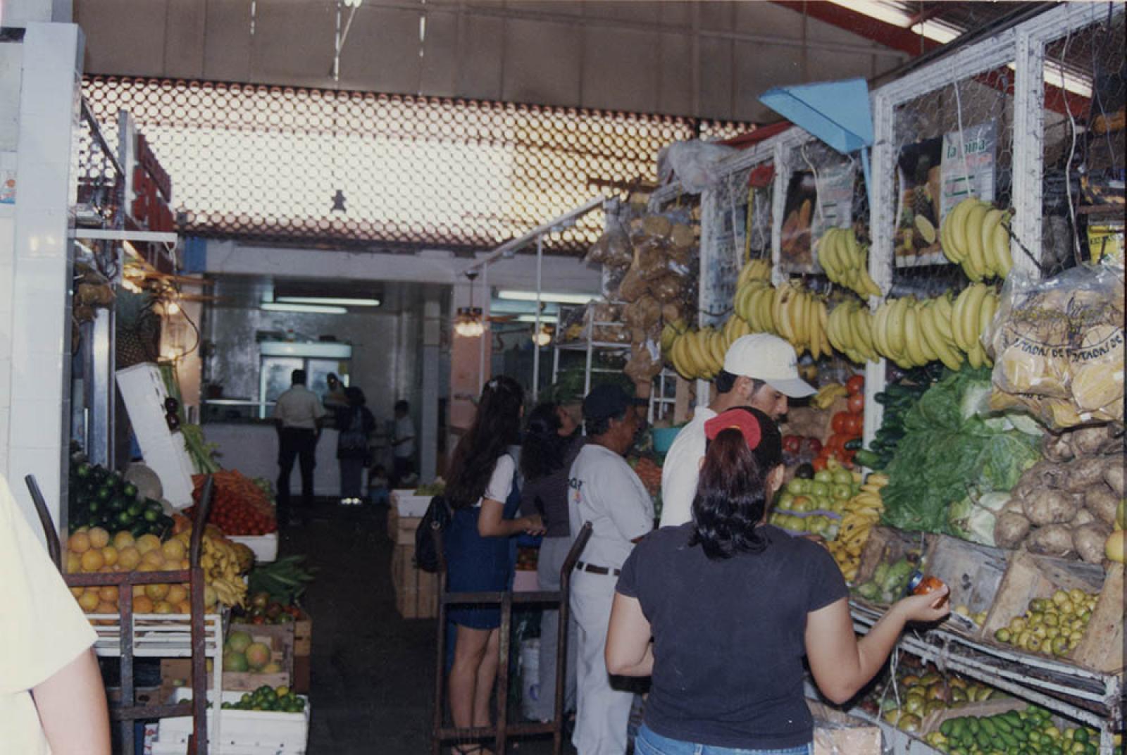 Interior del mercado Francisco I. Madero.