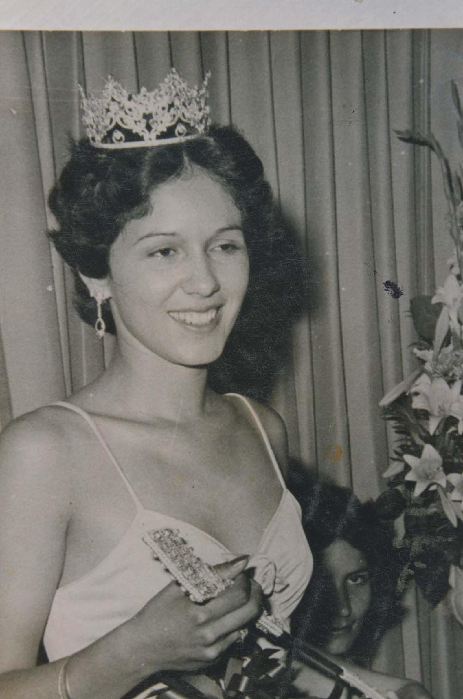 Isaura Mijares, reina de los Juegos Florales.