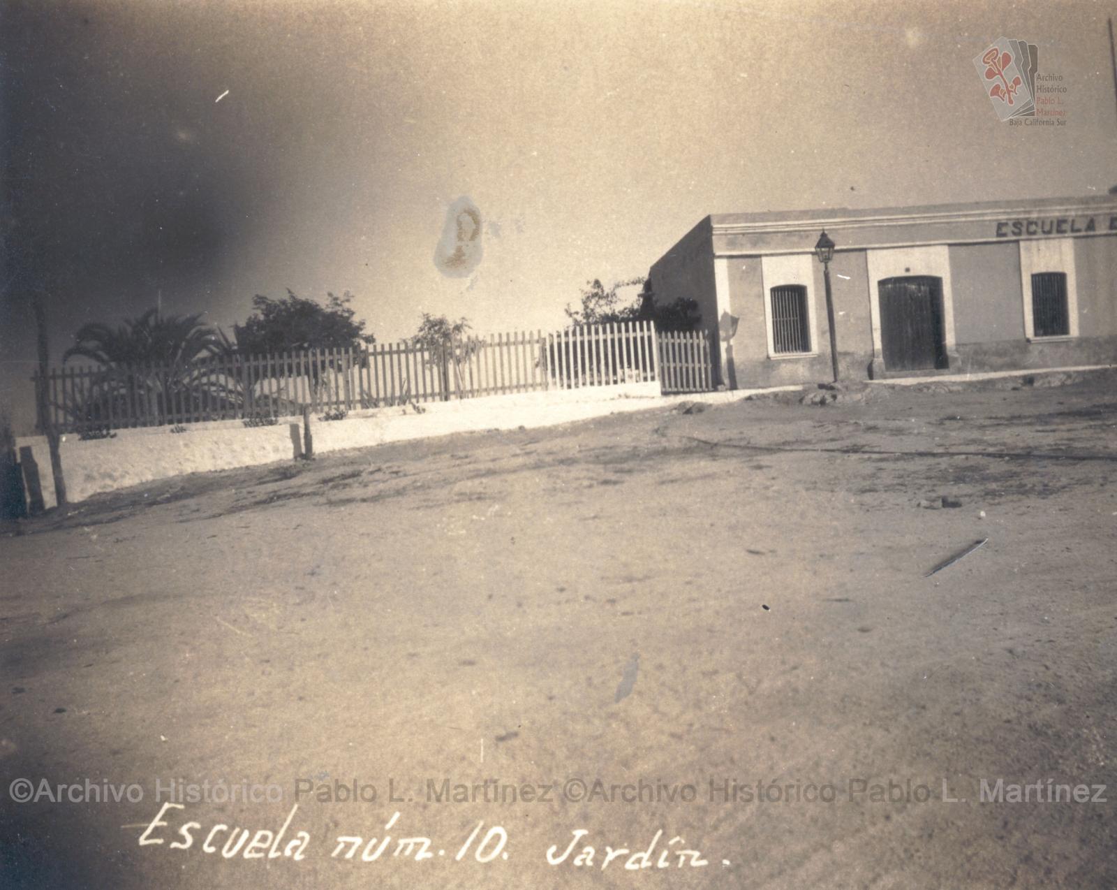 Jardín de la Escuela Número 10 en San José del Cabo, Baja California.