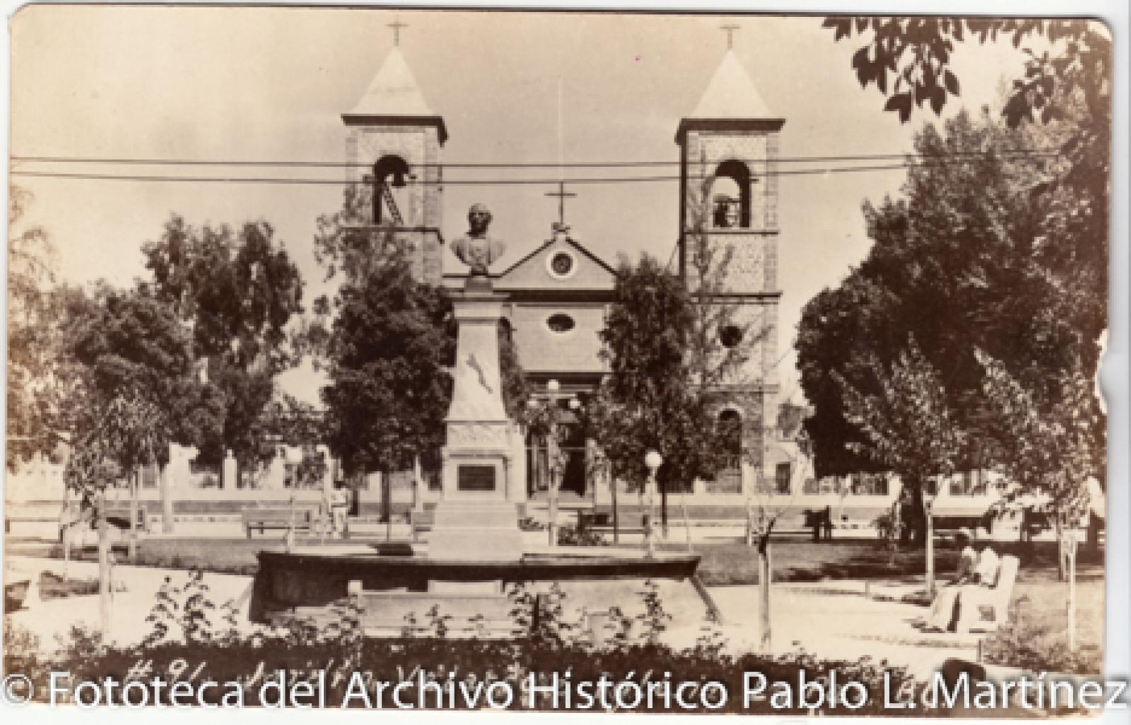 Jardín Velasco e iglesia, La Paz, B.C.S.