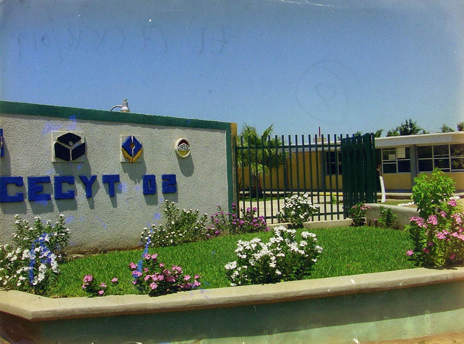 Jardinera a la entrada del Cecyt número 02.