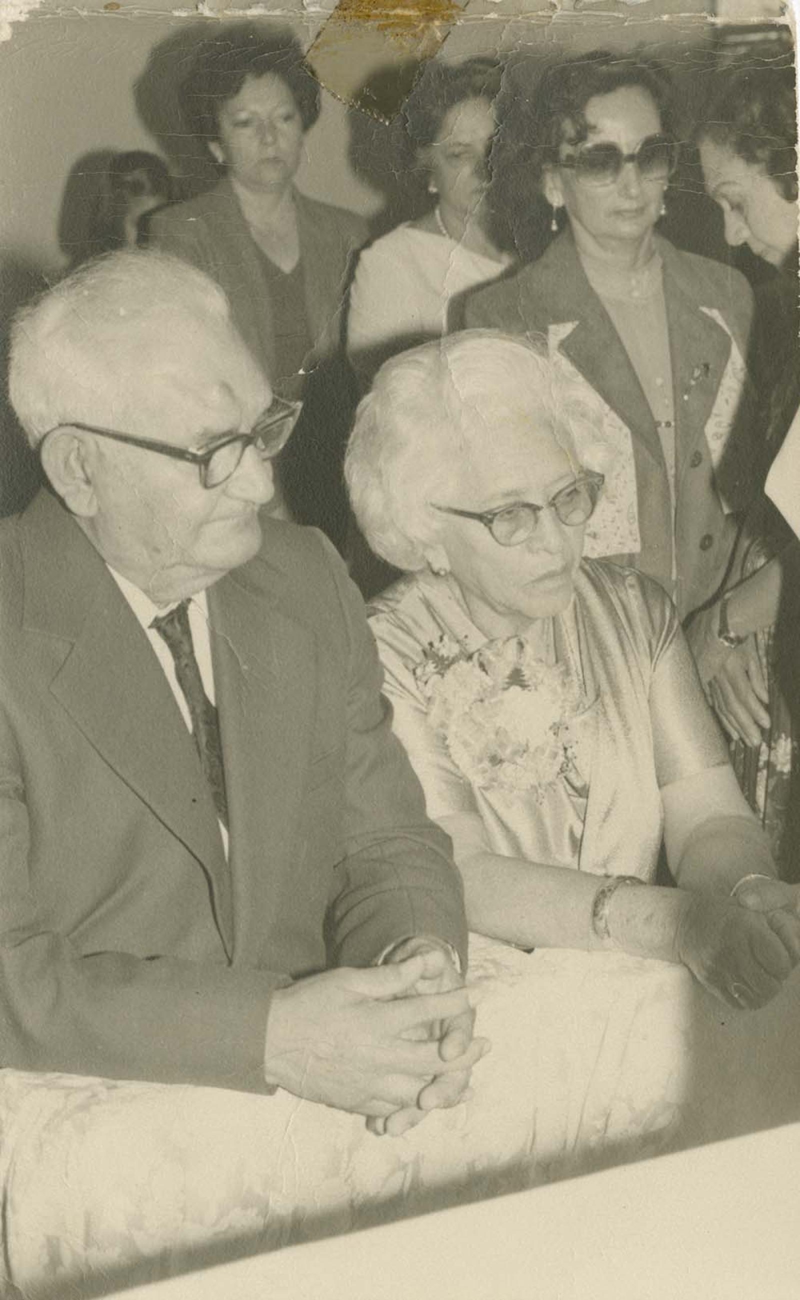 Jesús Castro y su esposa renuevan votos matrimoniales.