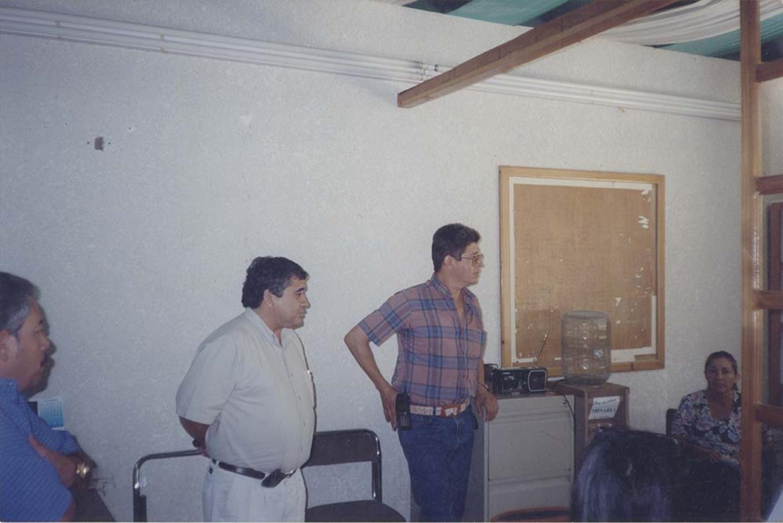 “Jesús Chávez y Vicente Marín, visitan instalaciones del periódico El Sudcaliforniano, en Los Cabos”.