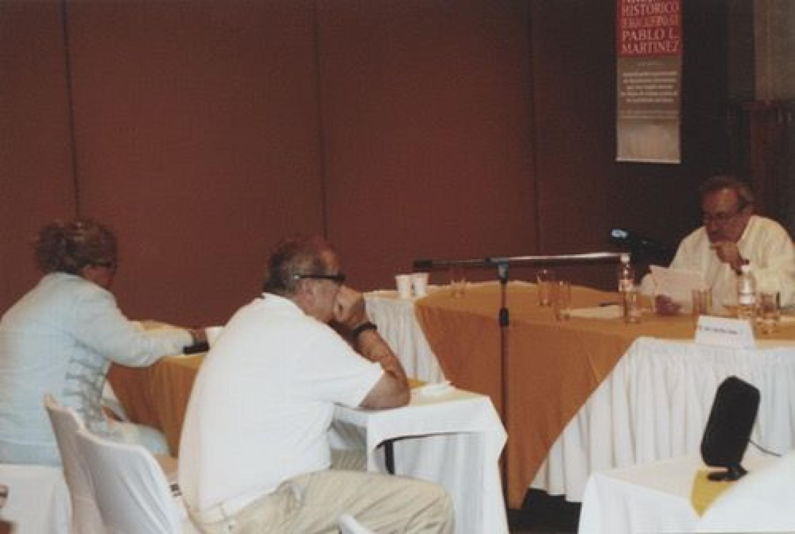 Jorge Ruíz Dueñas dicta su ponencia Entre la Misión de la Memoria Histórica y la Panacea de la Transparencia.