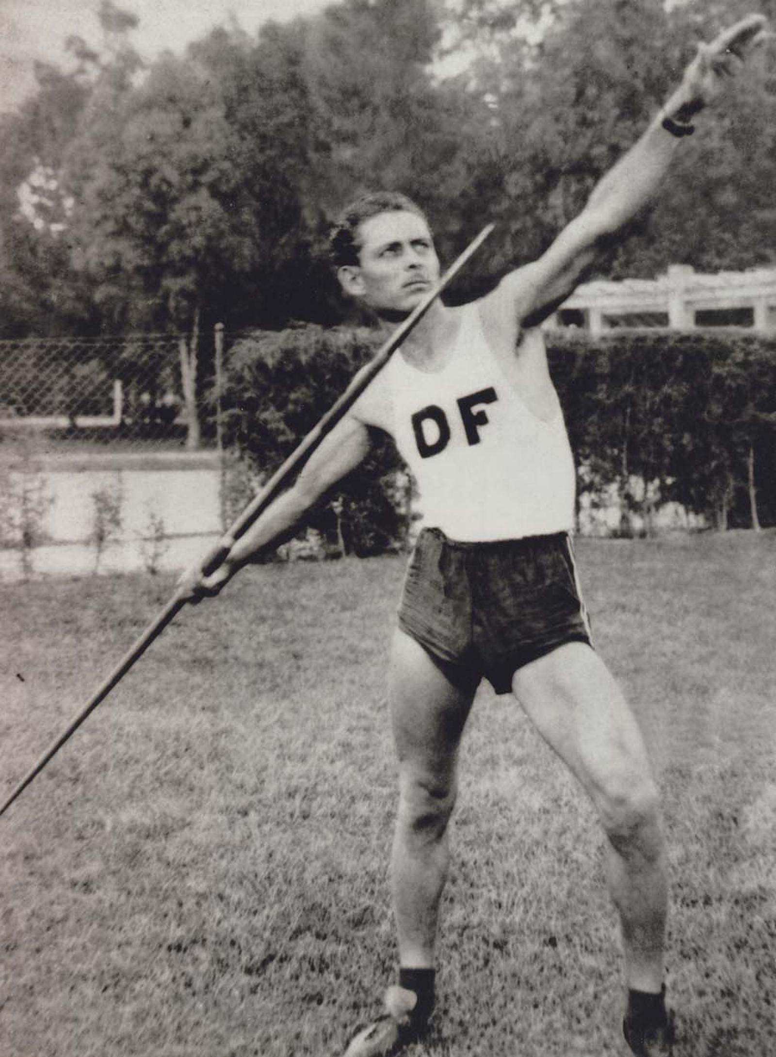 “José Emilio Mendoza Möuett”, lanza jabalina.