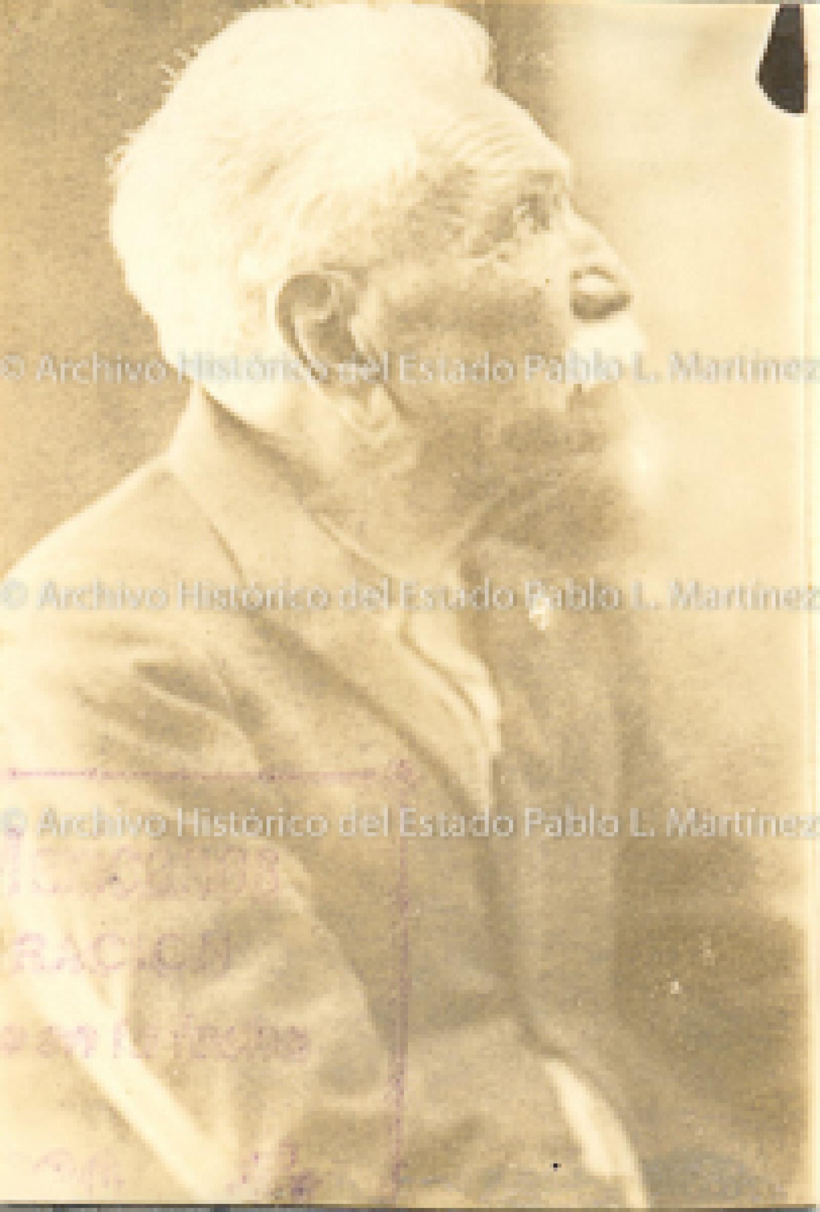 José Florencio Rosas de perfil.