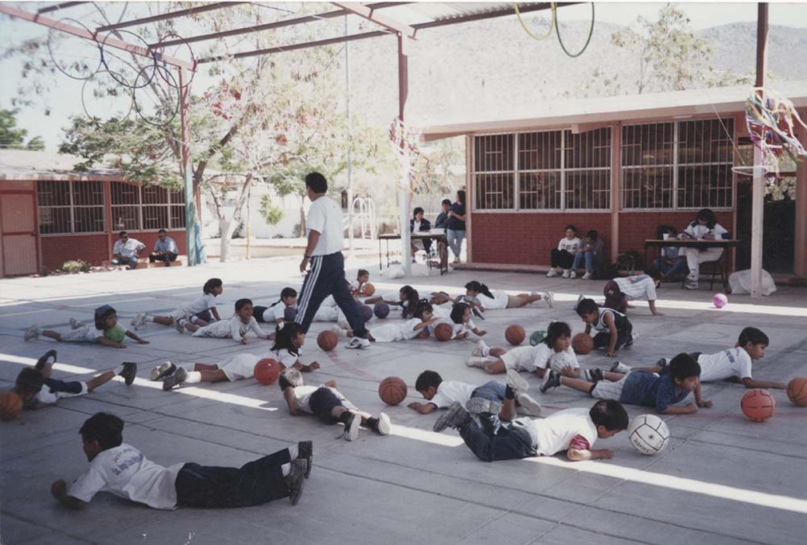 José Ignacio Barrera y alumnos.