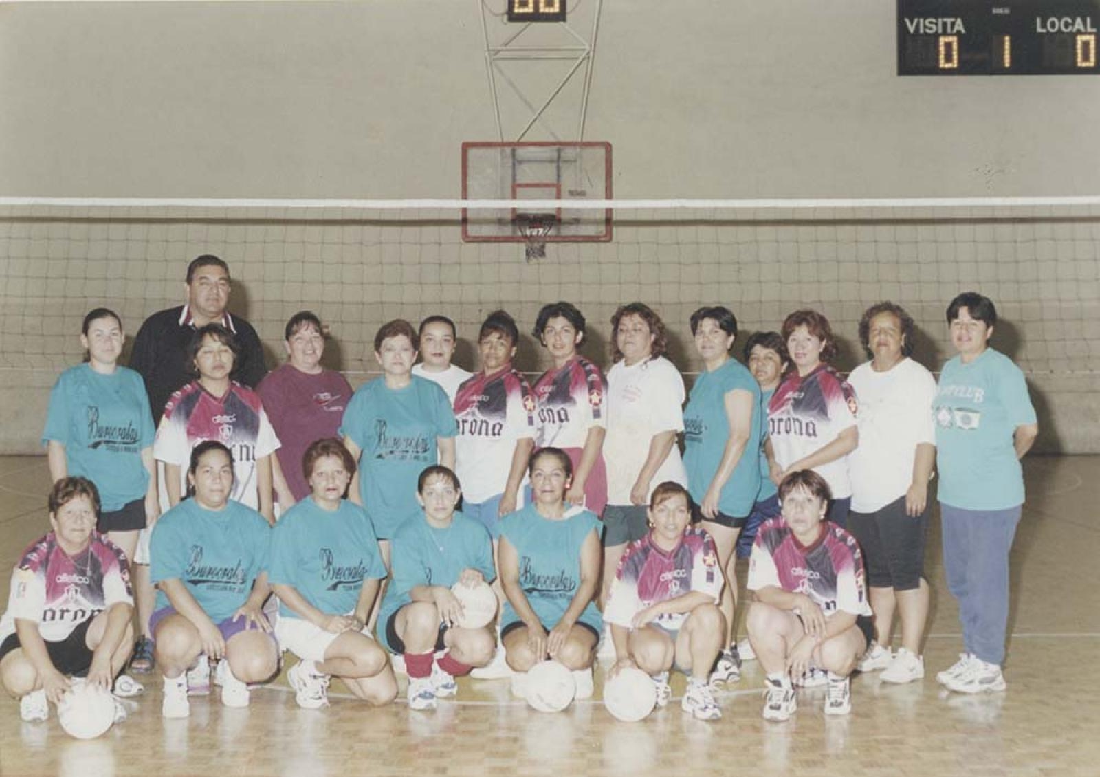 José Ignacio Sánchez con los Equipos de voleibol femenil.