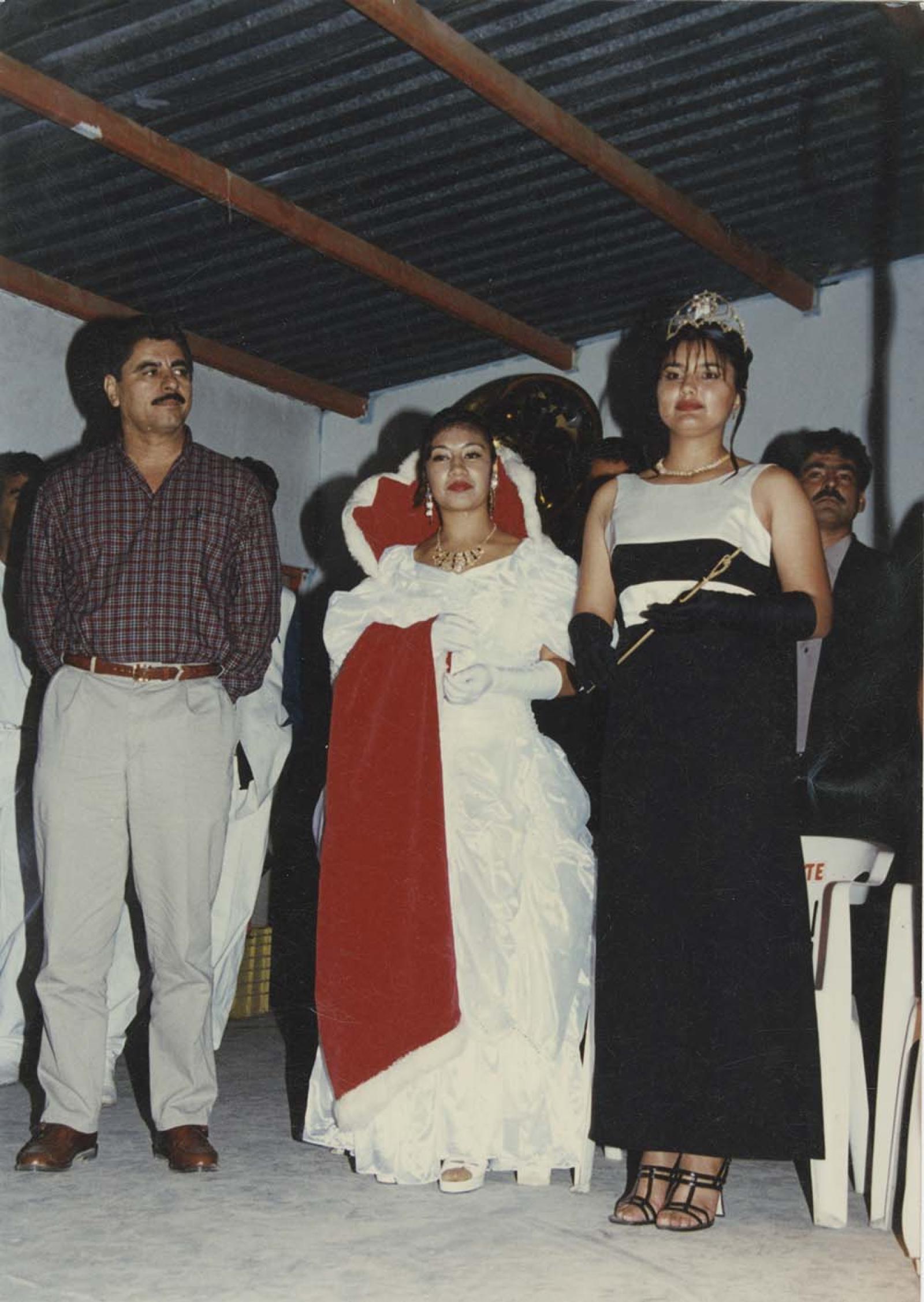 José Manuel Rojas; con reina y princesa.