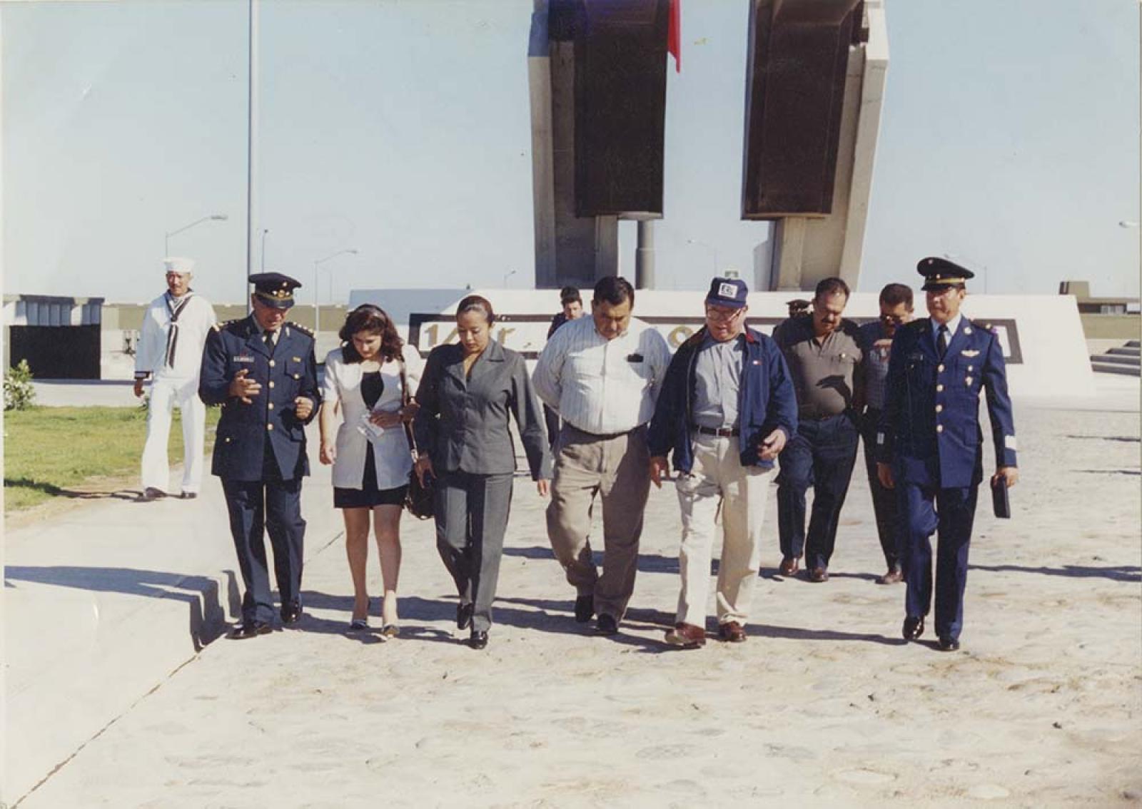 Juan Bremer y funcionarios.