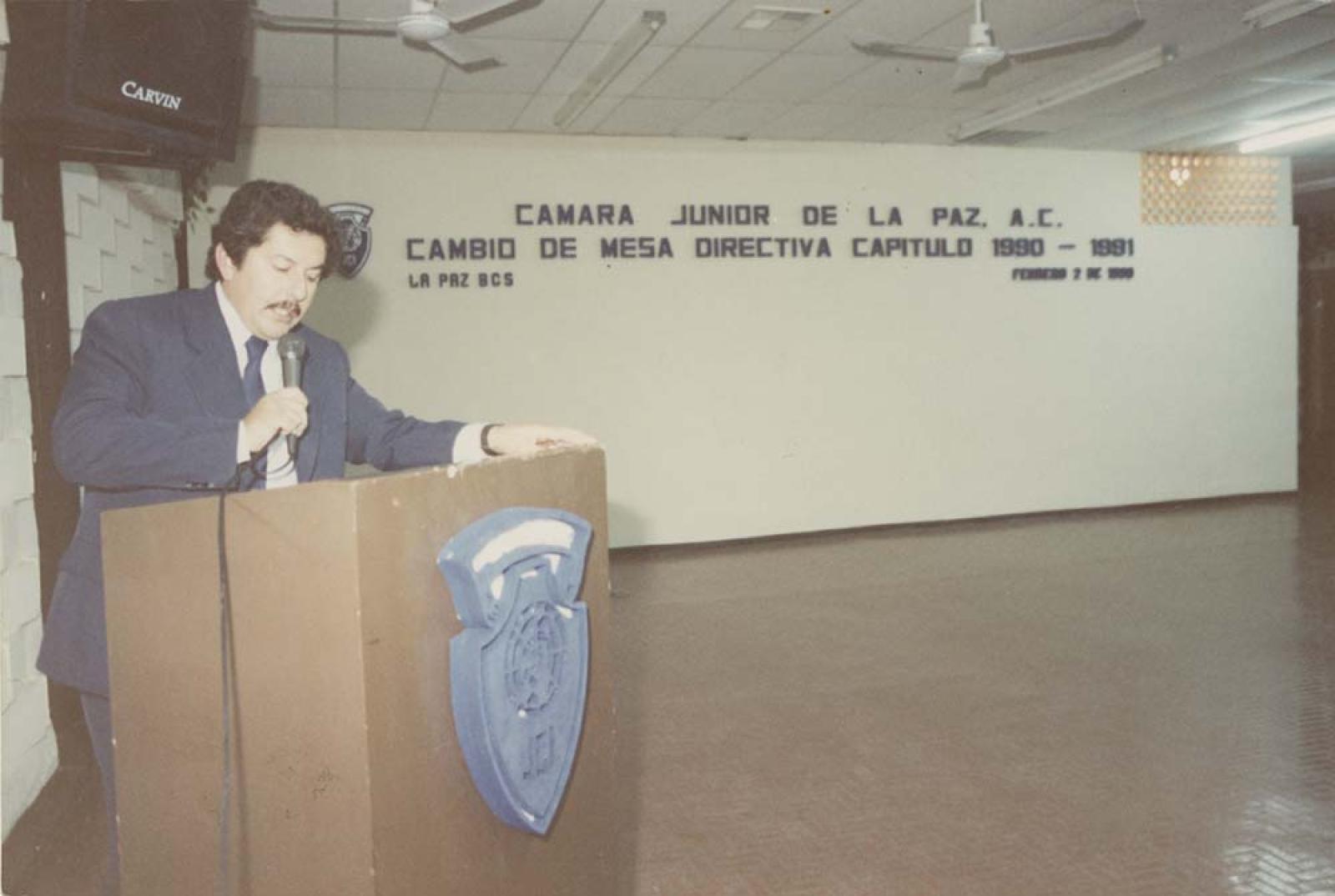 Juan de la Peña, da discurso de toma de protesta.