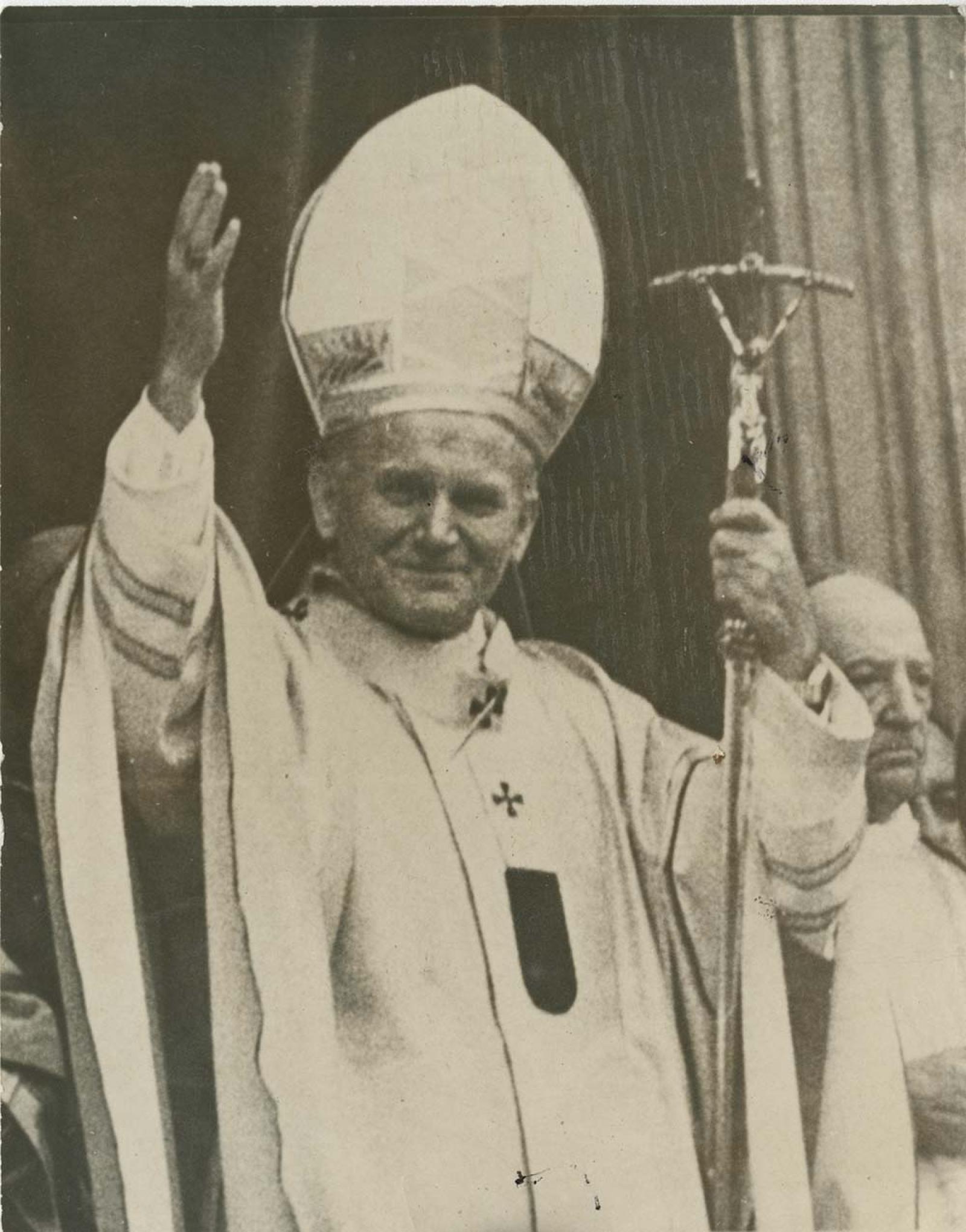 “Juan Pablo II”.