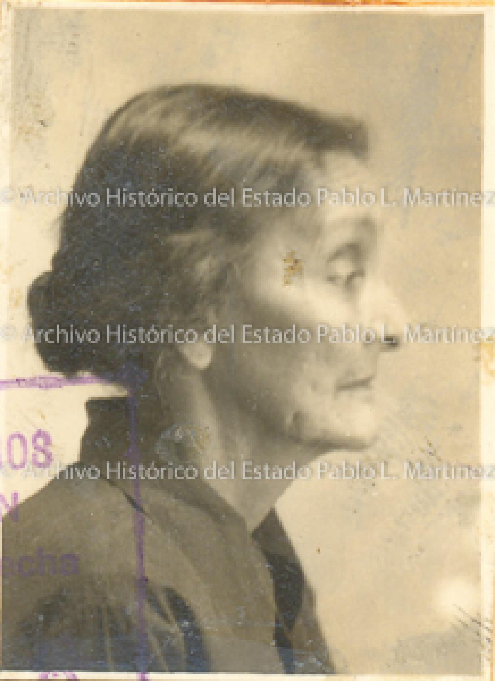 Juana Manríquez viuda de Peláez de perfil.