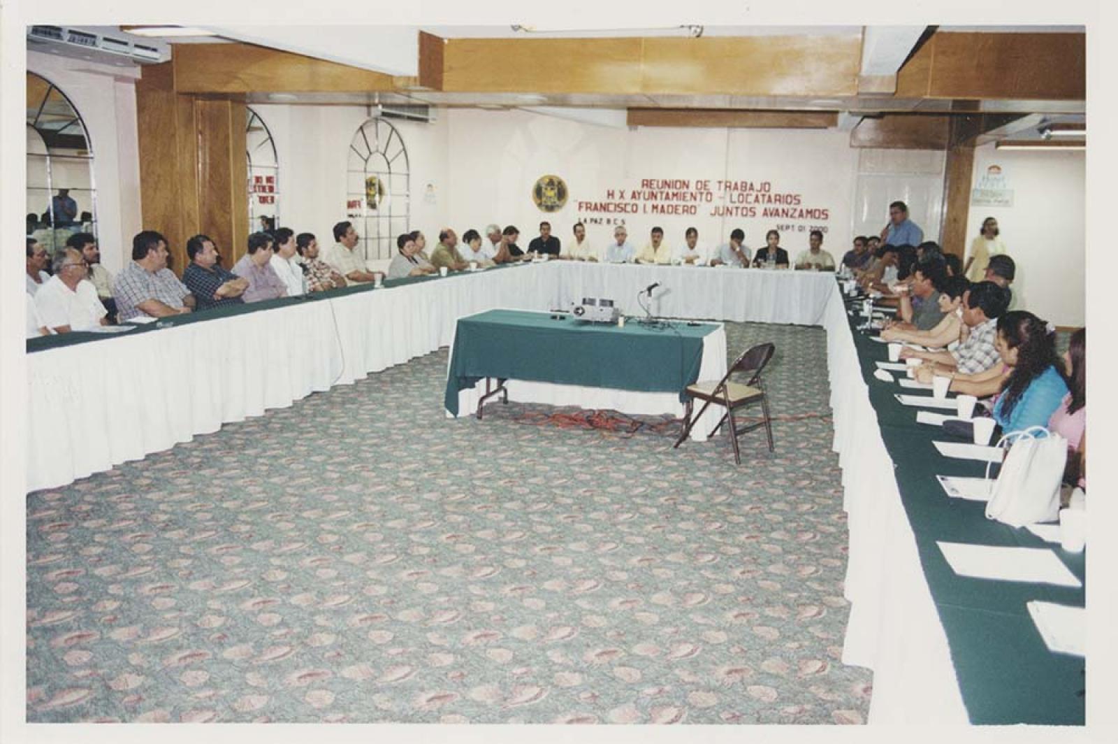 Junta de trabajo, locatarios “Francisco I. Madero”.