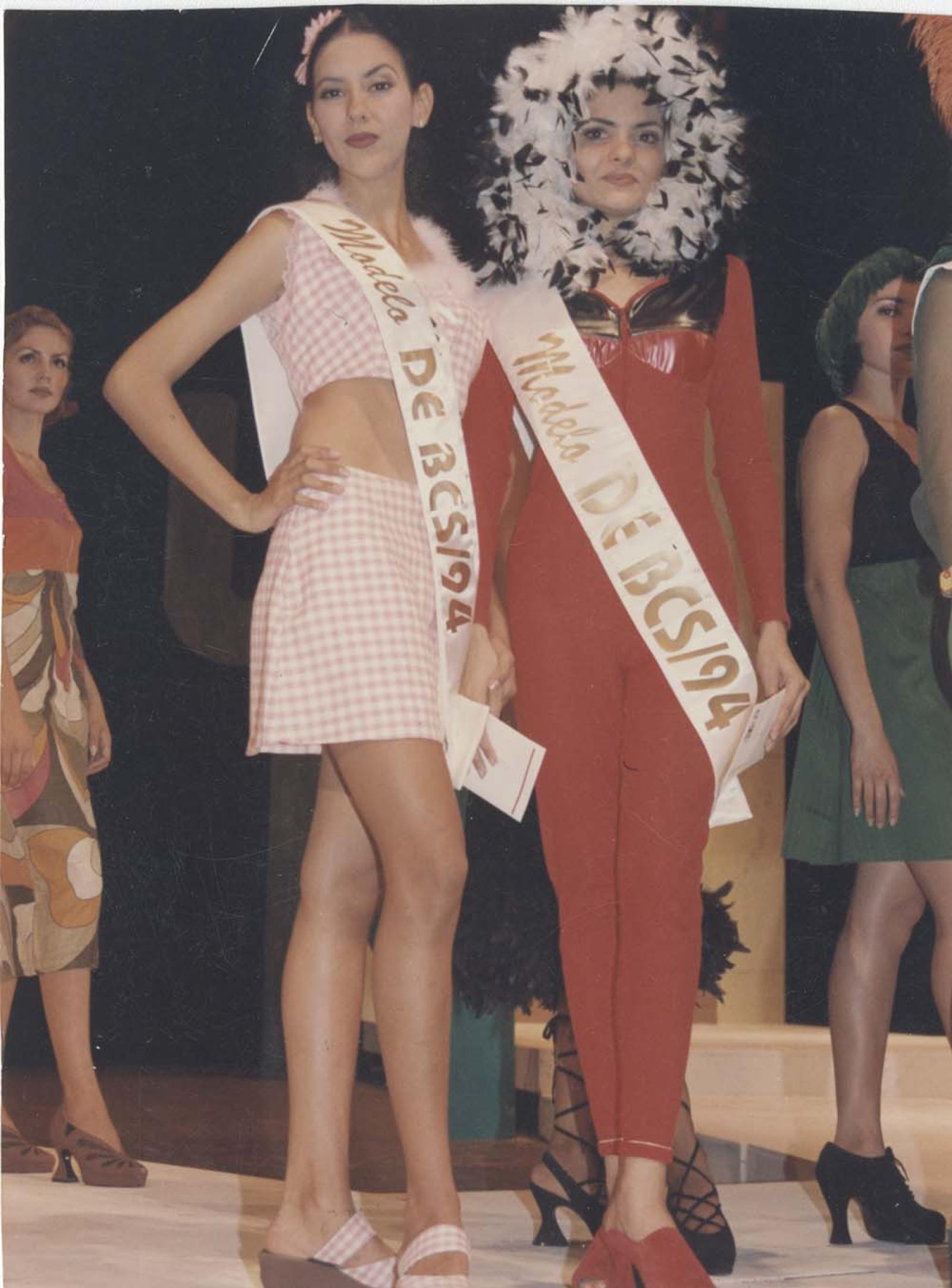 “Karla Geraldo y Luz Bouttier”, en pasarela.