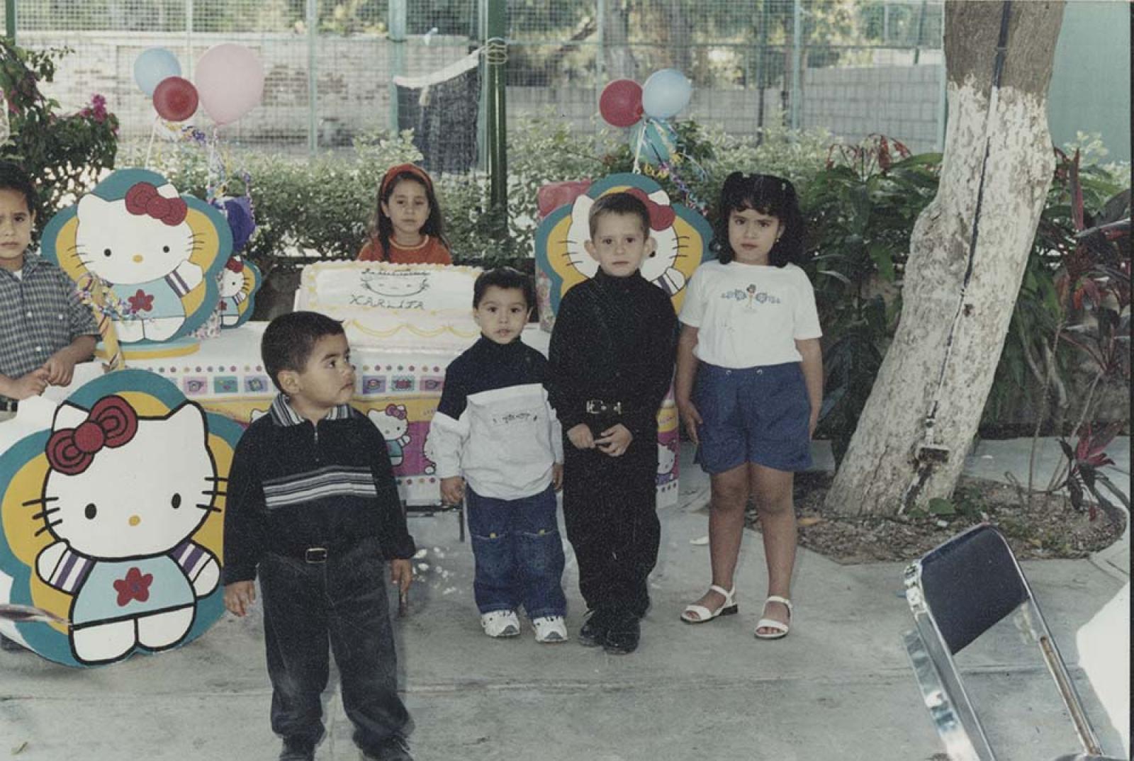 “Karlita con sus amiguitos”.